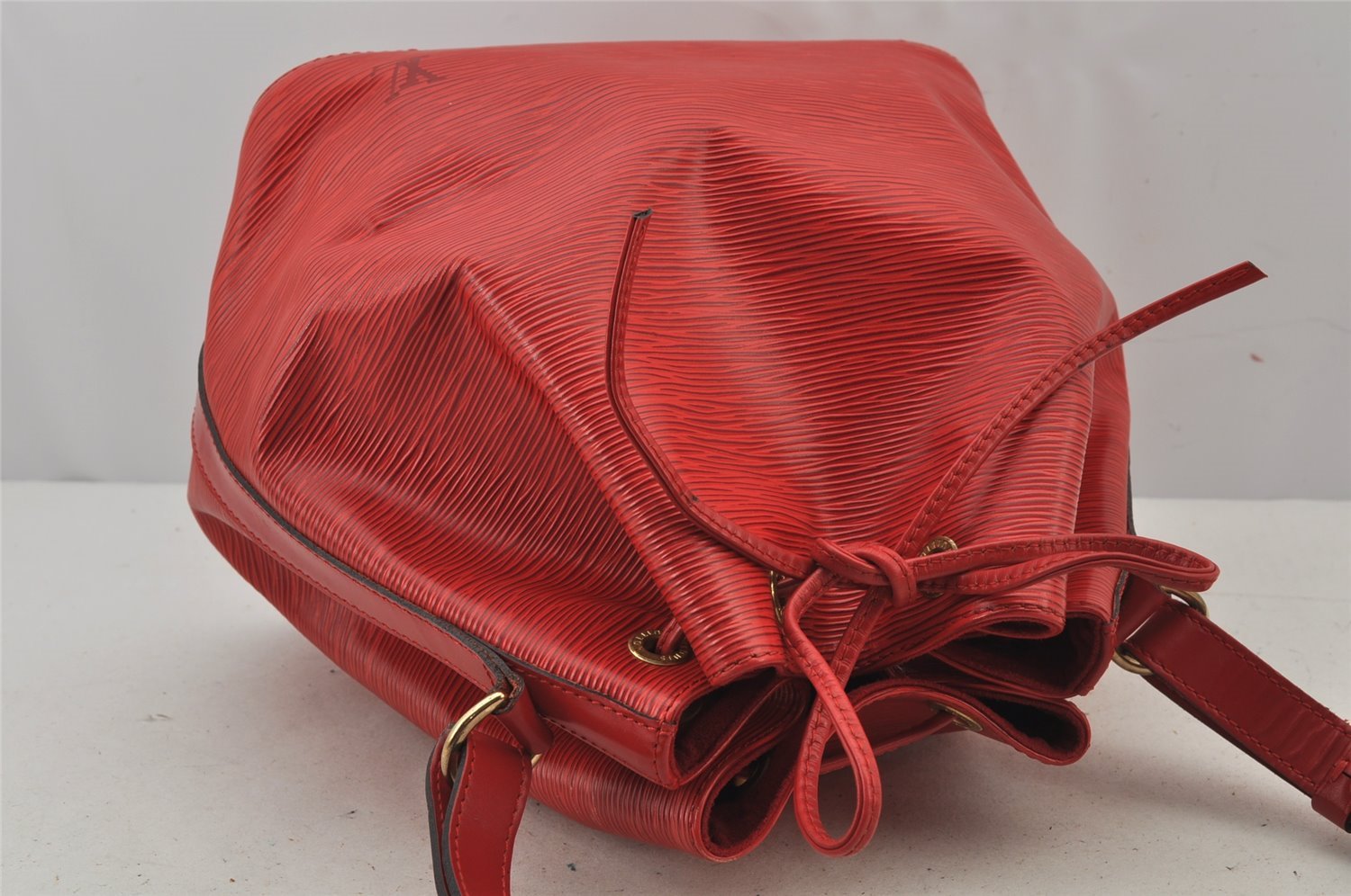 Authentic Louis Vuitton Epi Petit Noe Shoulder Drawstring Bag M44107 Red 7433J