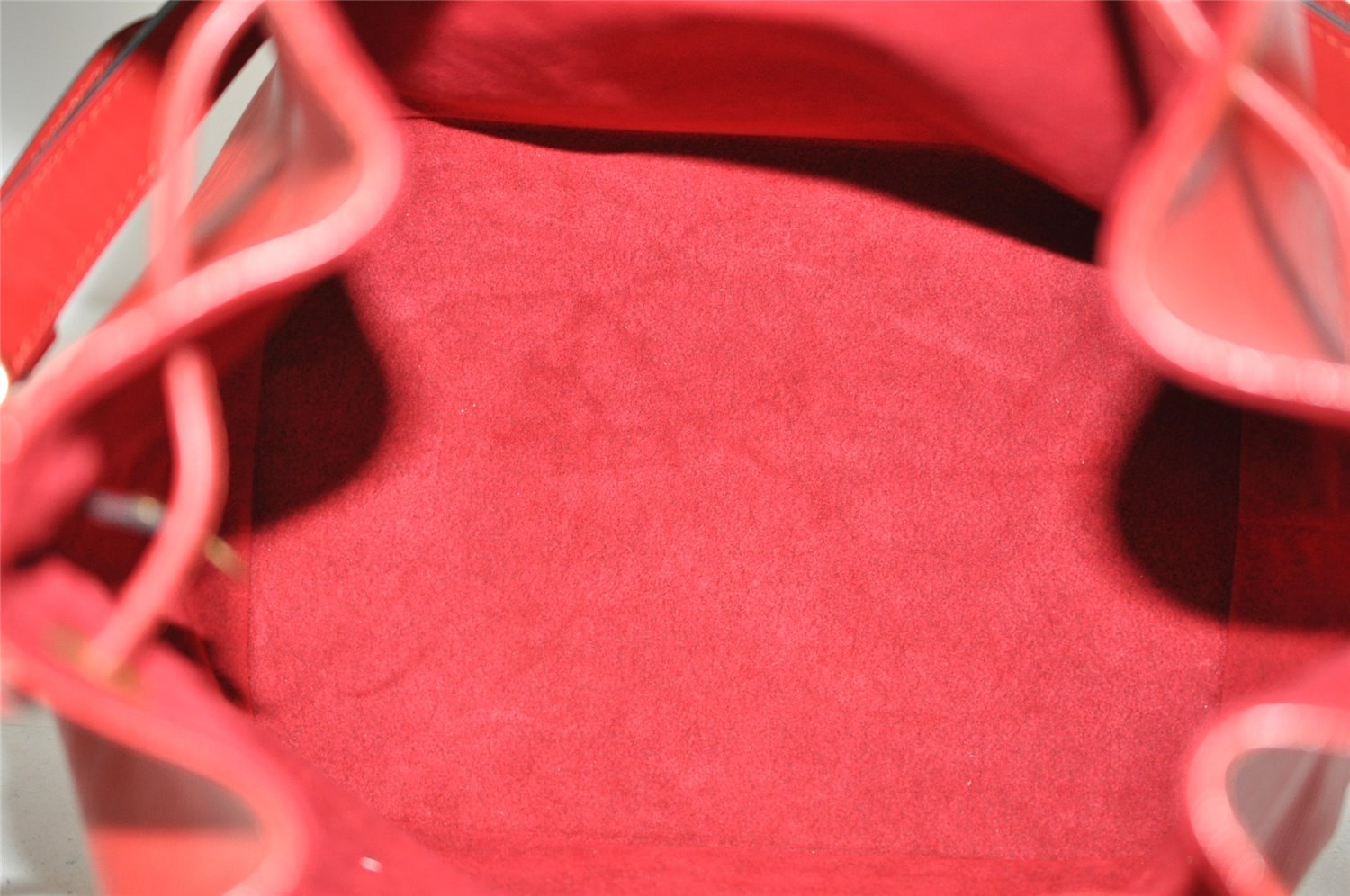 Authentic Louis Vuitton Epi Petit Noe Shoulder Drawstring Bag M44107 Red 7433J