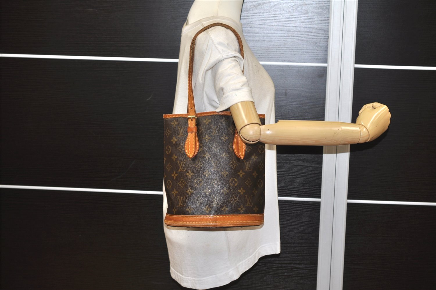 Authentic Louis Vuitton Monogram Bucket PM Shoulder Tote Bag M42238 Junk 7439K