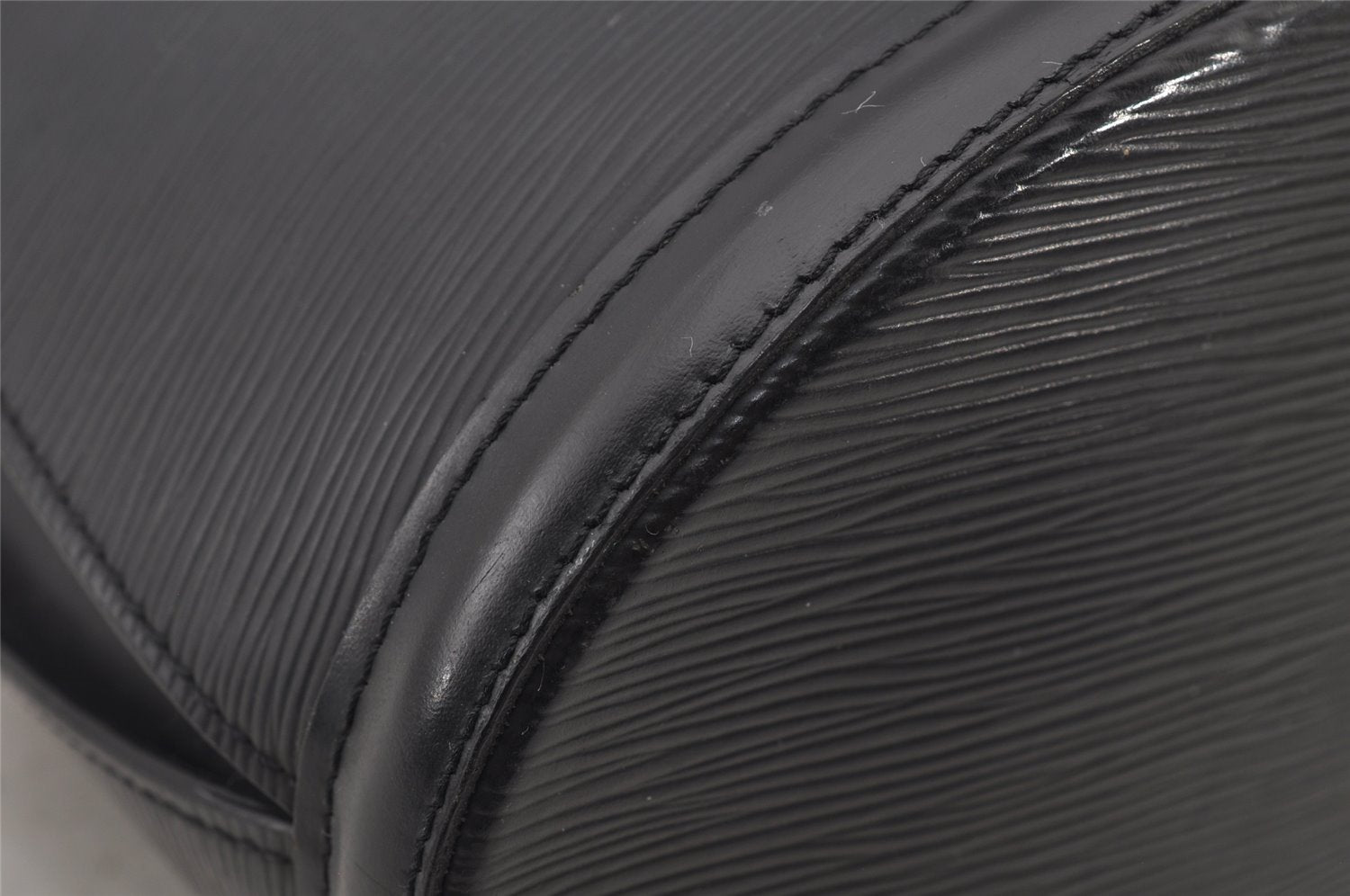 Authentic Louis Vuitton Epi Cluny Shoulder Bag Purse Black M52252 LV 7445J