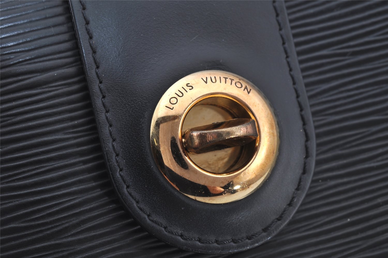Authentic Louis Vuitton Epi Cluny Shoulder Bag Purse Black M52252 LV 7445J