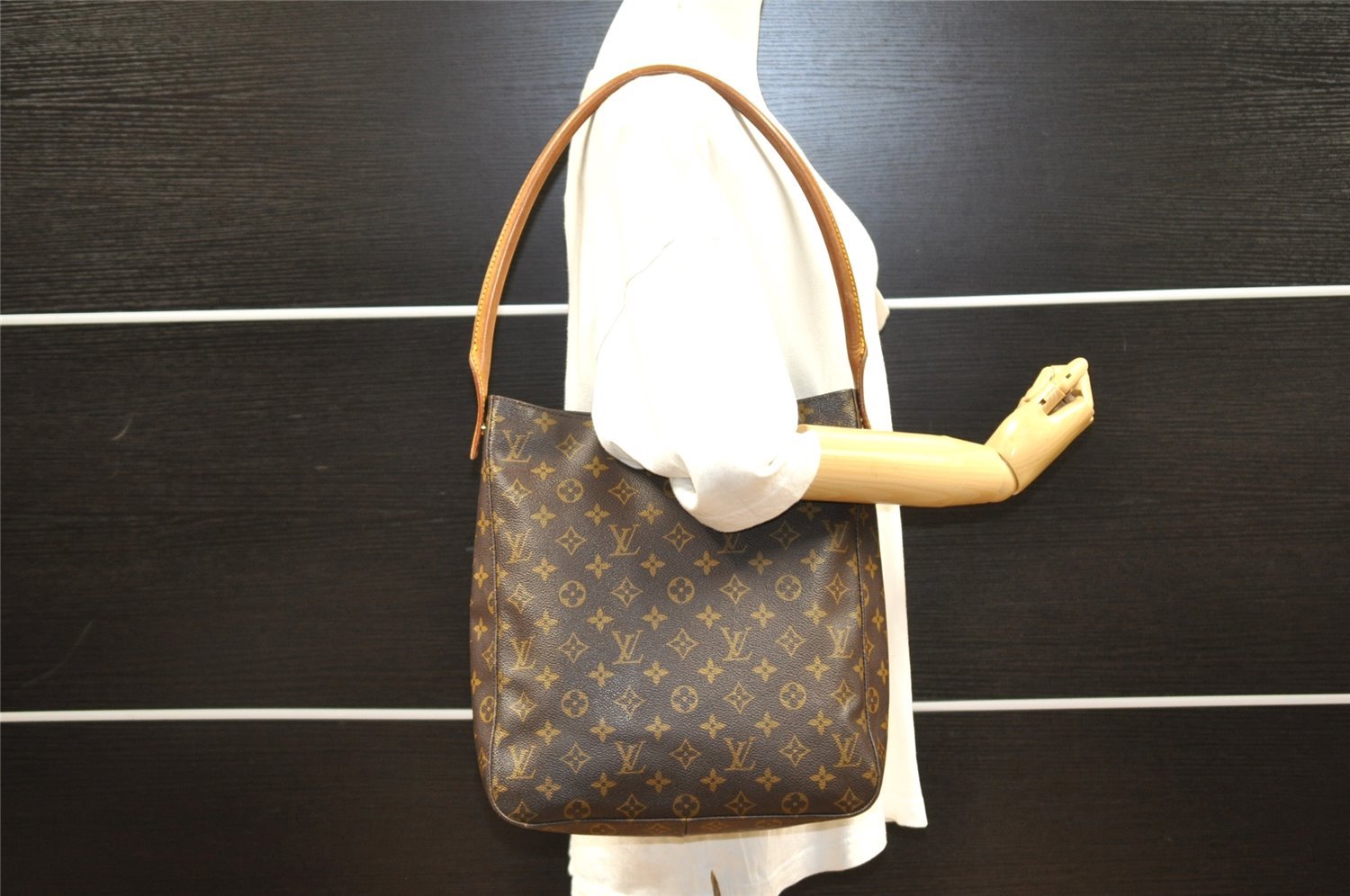 Authentic Louis Vuitton Monogram Looping GM Shoulder Bag M51145 LV 7467I