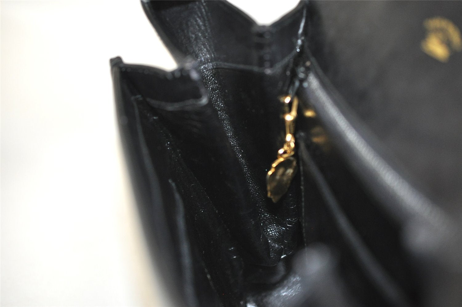 Authentic GUCCI Vintage Shoulder Bag Purse Leather Black 7471I