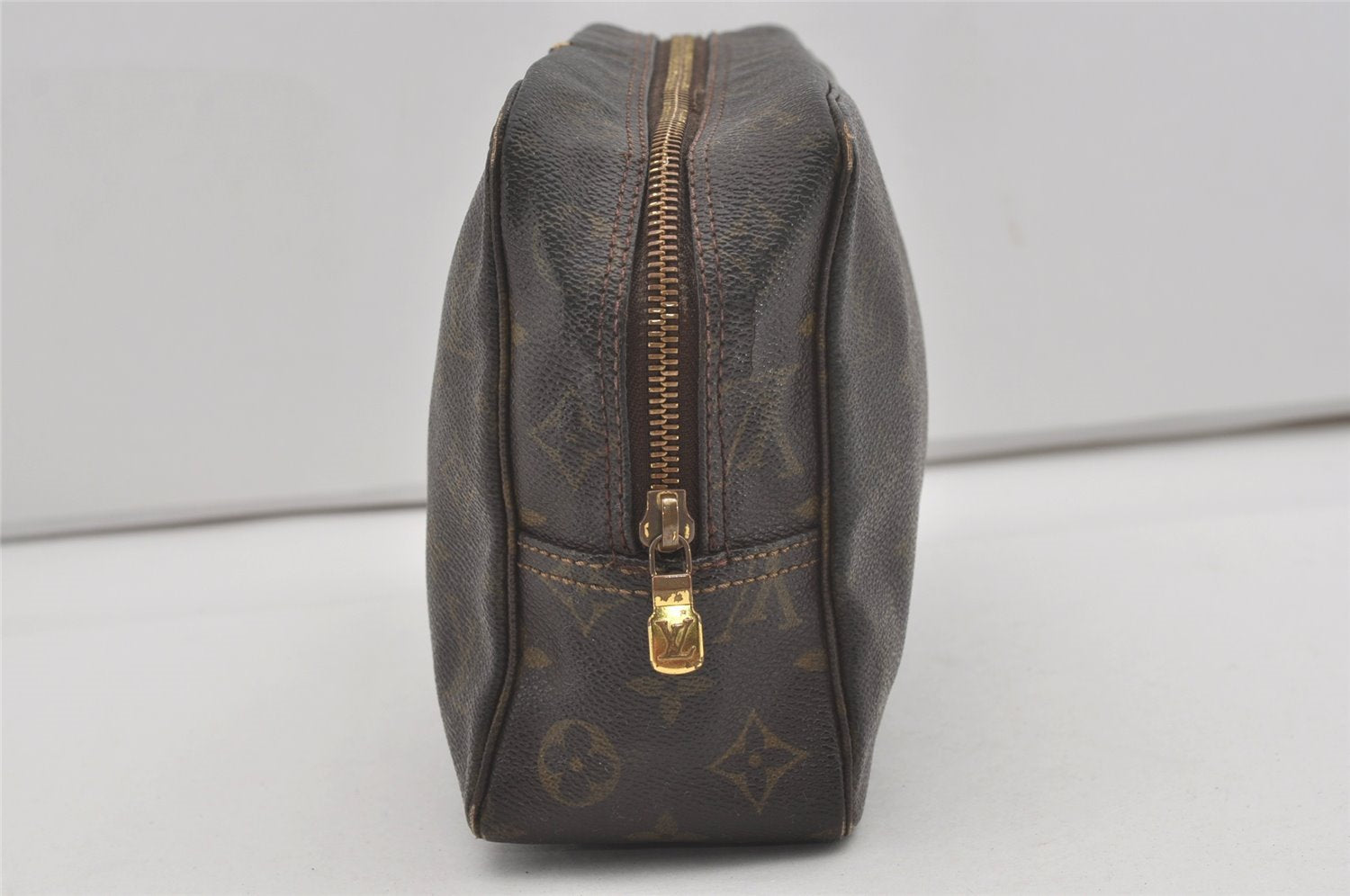 Auth Louis Vuitton Monogram Trousse Toilette 28 Clutch Hand Bag M47522 LV 7486I