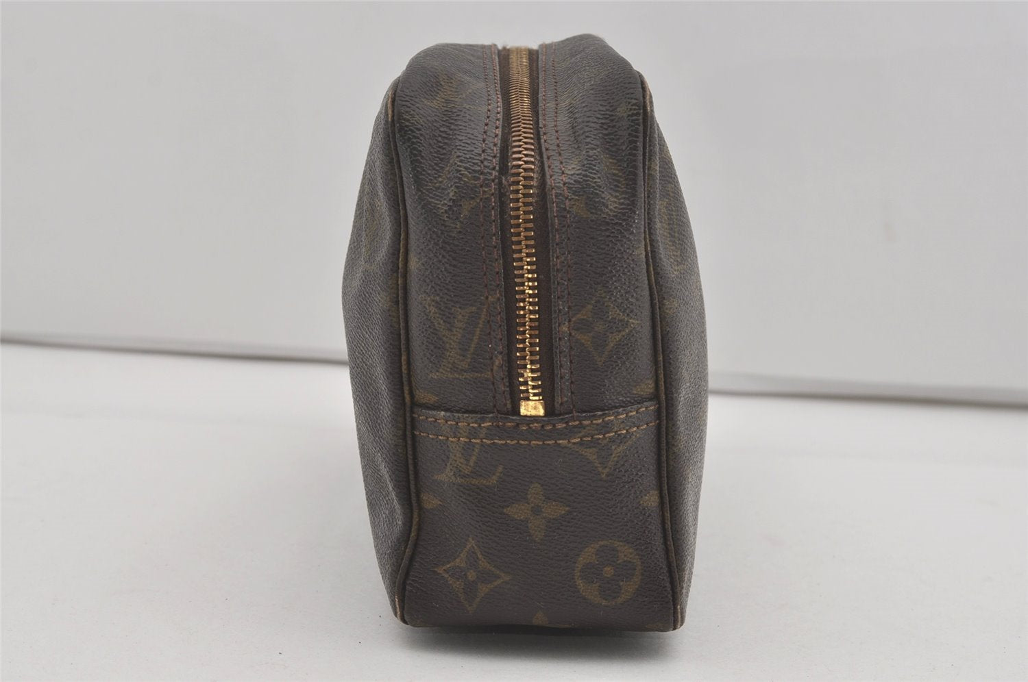 Auth Louis Vuitton Monogram Trousse Toilette 28 Clutch Hand Bag M47522 LV 7486I