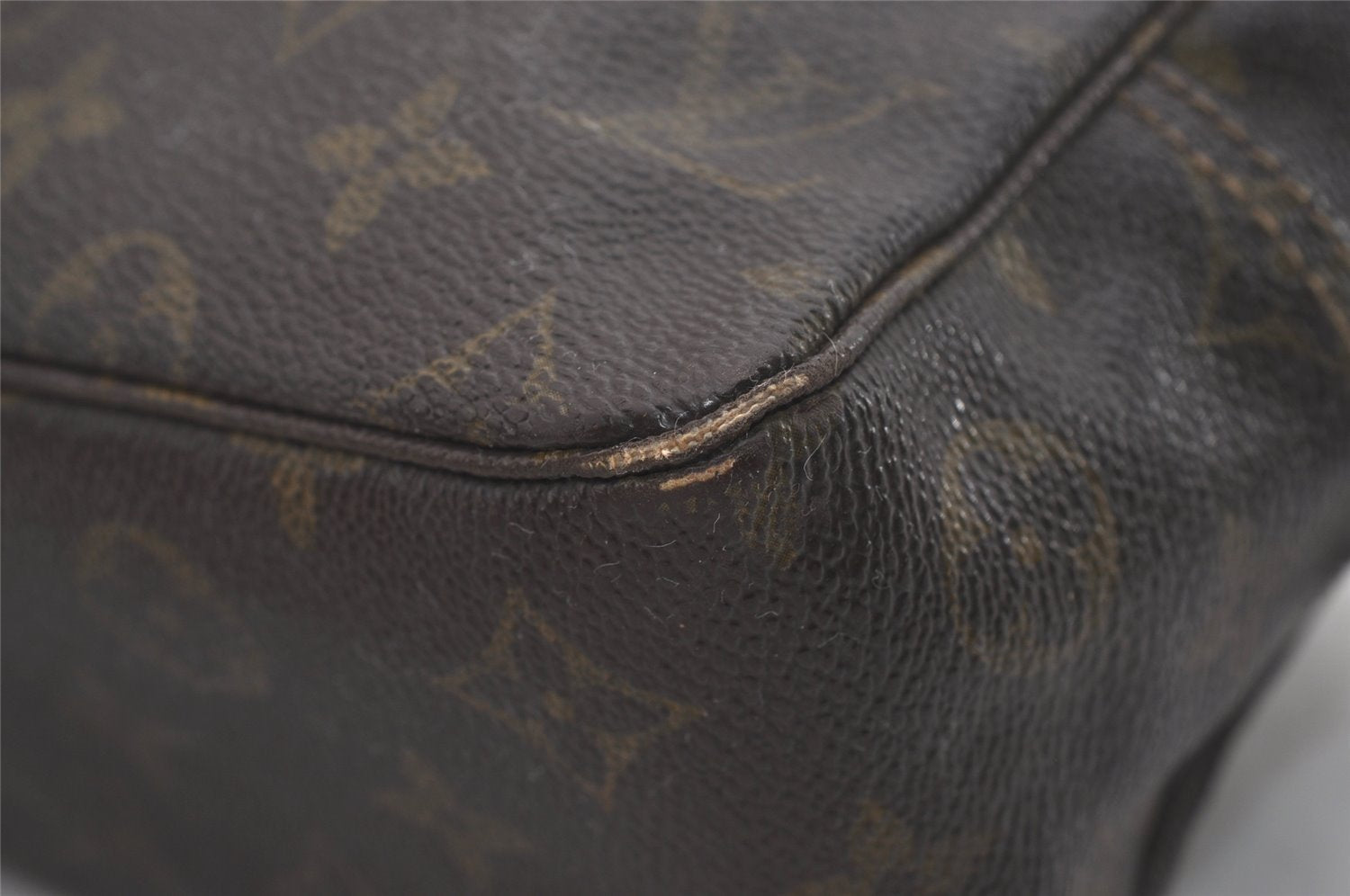 Auth Louis Vuitton Monogram Trousse Toilette 28 Clutch Hand Bag M47522 LV 7486I