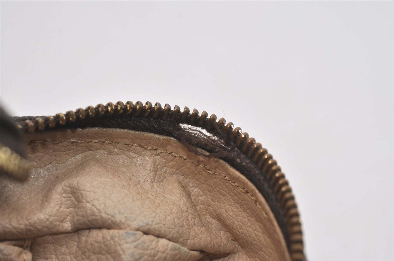 Auth Louis Vuitton Monogram Trousse Toilette 28 Clutch Hand Bag M47522 LV 7486I