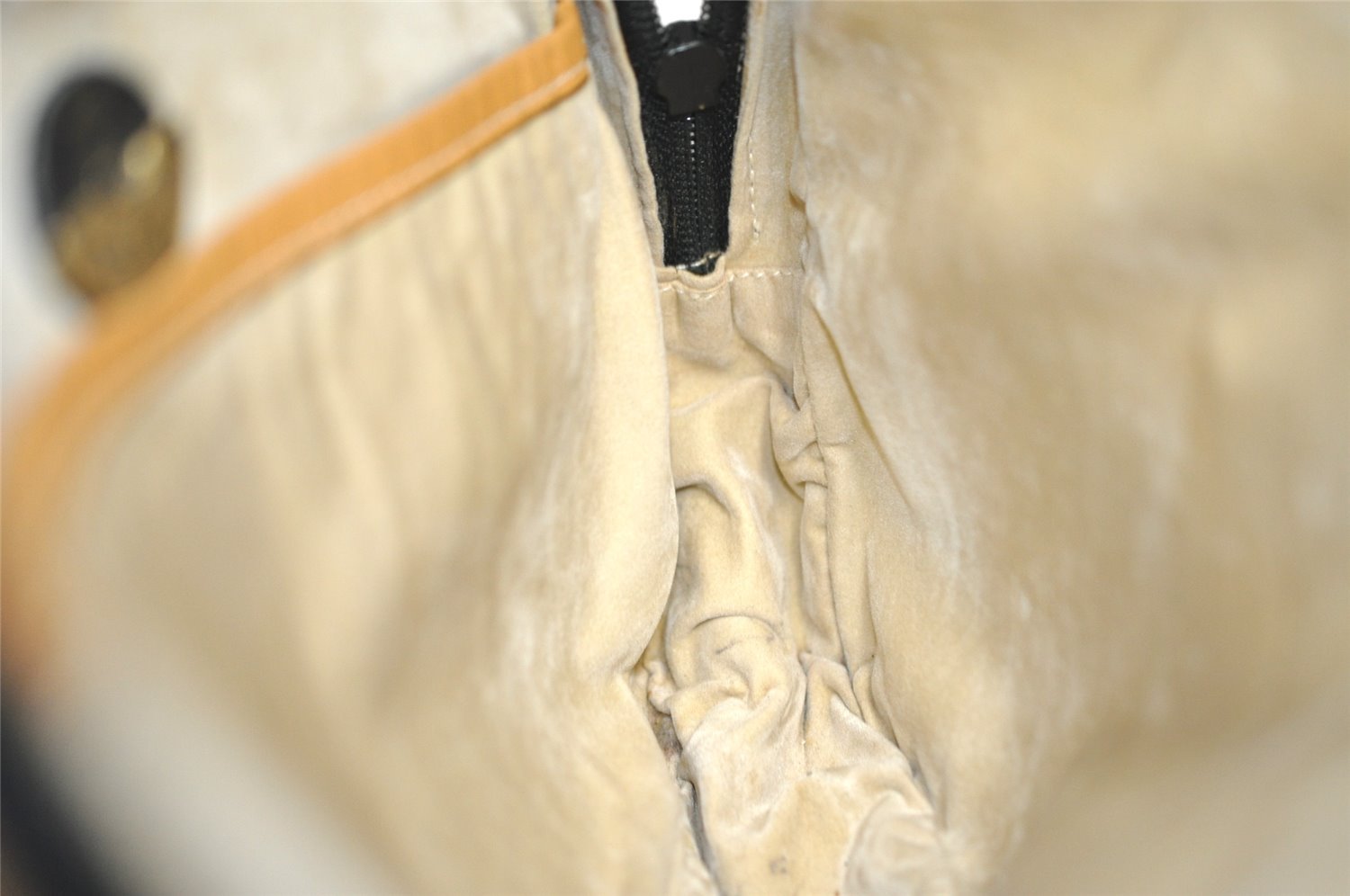 Authentic GUCCI Vintage Clutch Hand Bag Purse Leather Black Junk 7524I