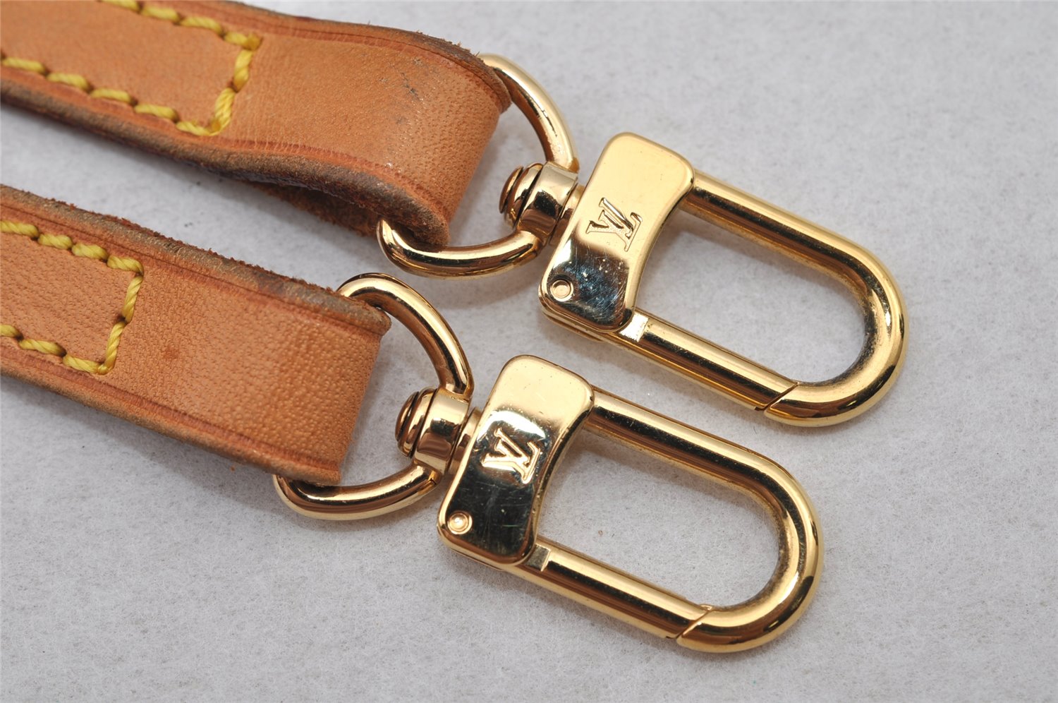 Authentic Louis Vuitton Leather Shoulder Strap Beige 45.5