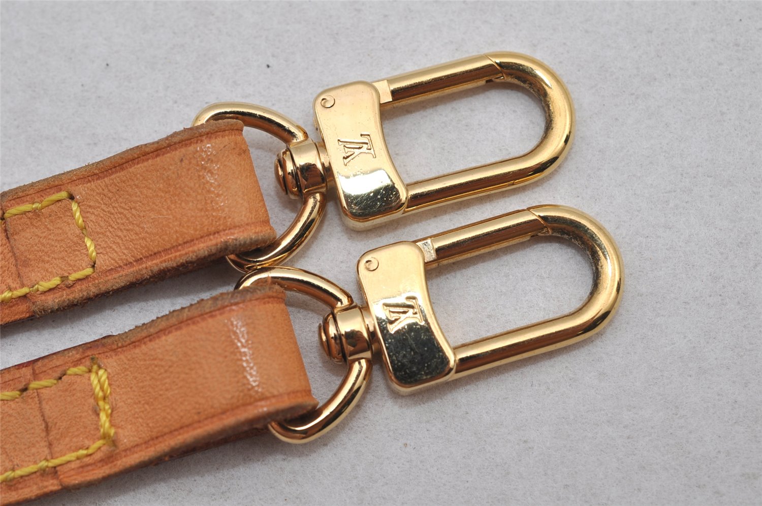 Authentic Louis Vuitton Leather Shoulder Strap Beige 45.5