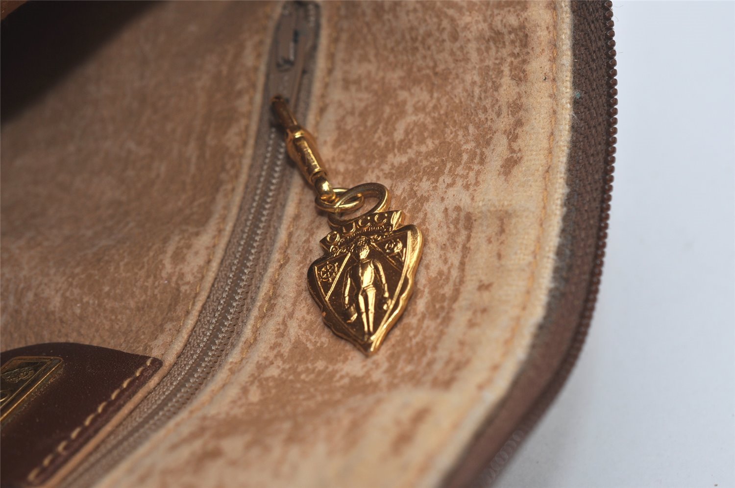 Authentic GUCCI Micro GG PVC Leather Shoulder Cross Body Bag Brown Junk 7546I