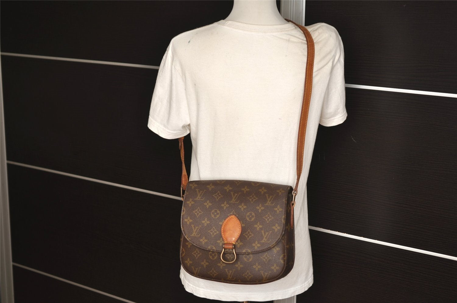 Authentic Louis Vuitton Monogram Saint Cloud GM M51242 Shoulder Cross Bag 7575J