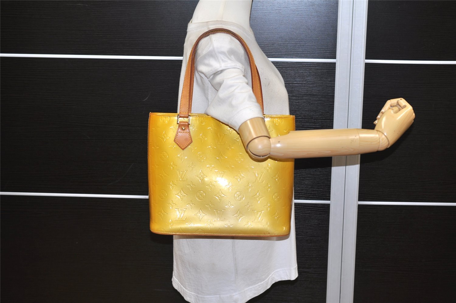 Authentic Louis Vuitton Vernis Houston Shoulder Hand Bag Yellow M91004 LV 7576K