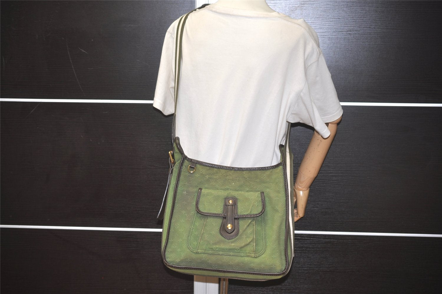 Authentic Louis Vuitton Monogram Mini Besace Mary Kate Shoulder Bag Green 7584I