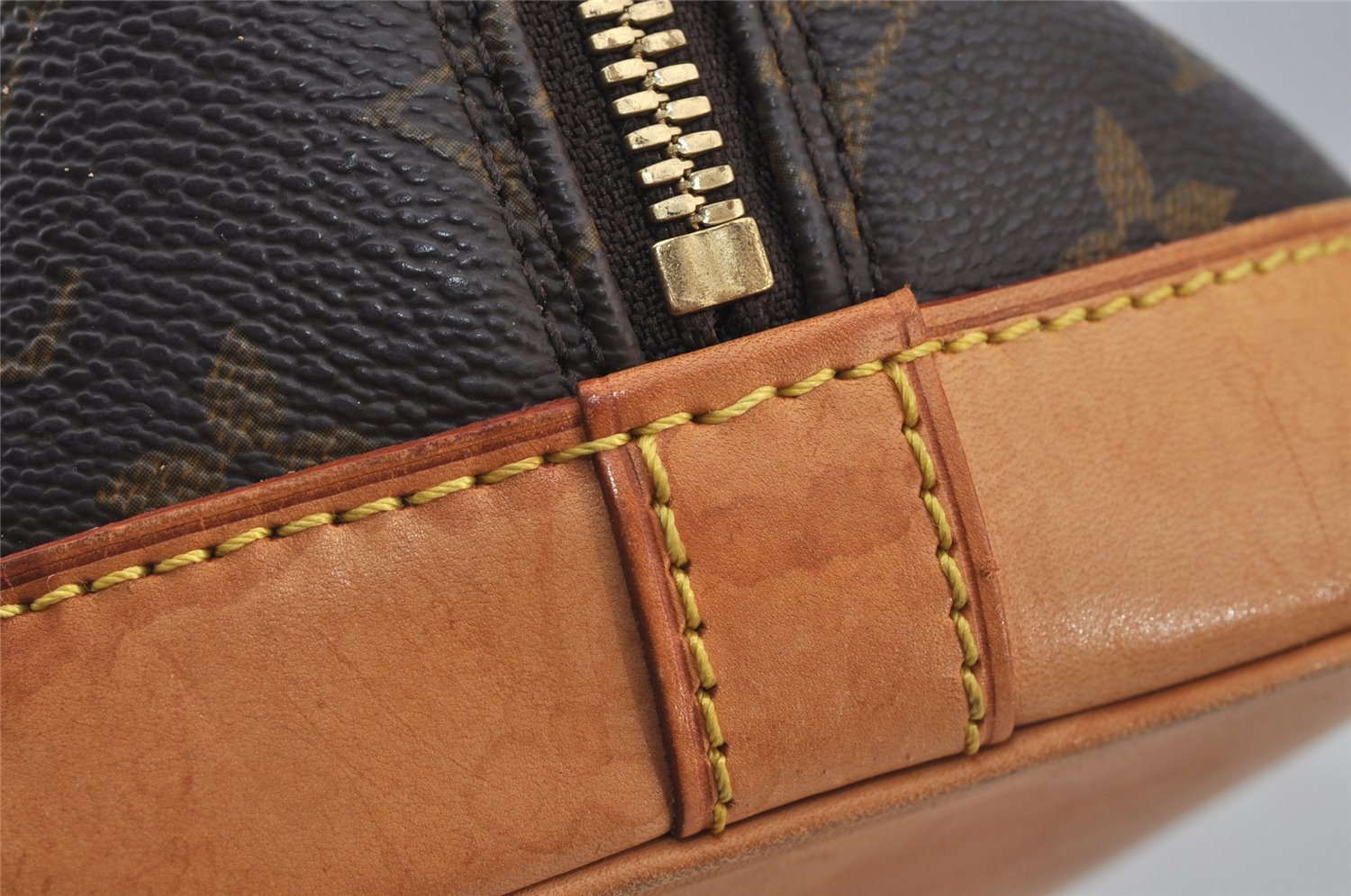 Authentic Louis Vuitton Monogram Alma Hand Bag Purse M51130 LV 7596J