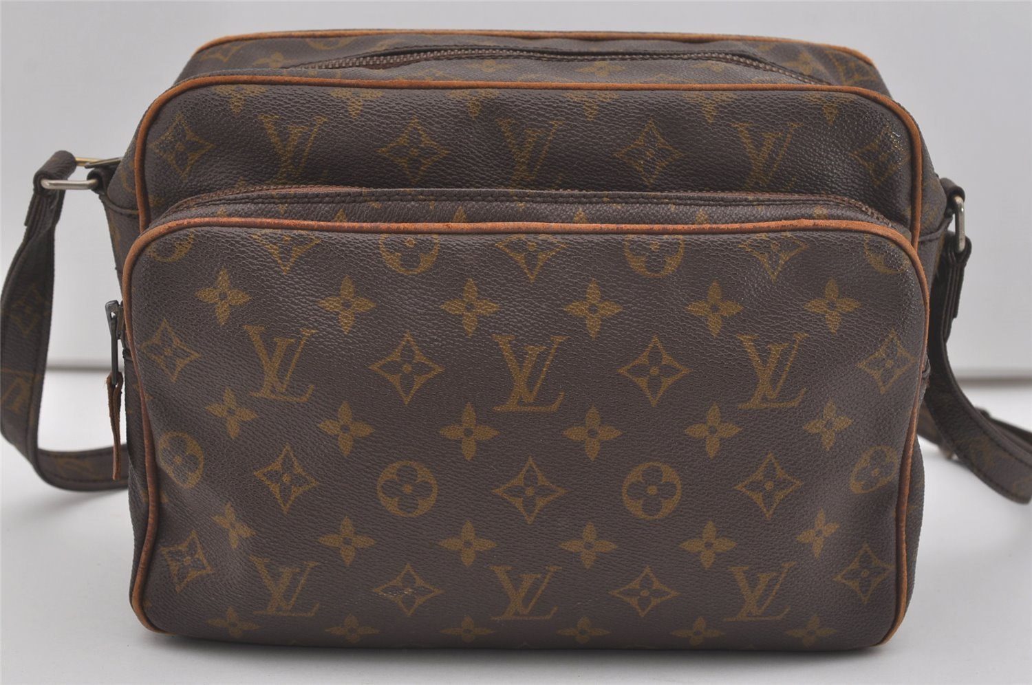 Authentic Louis Vuitton Monogram Nile Shoulder Cross Body Bag Old Model LV 7606I