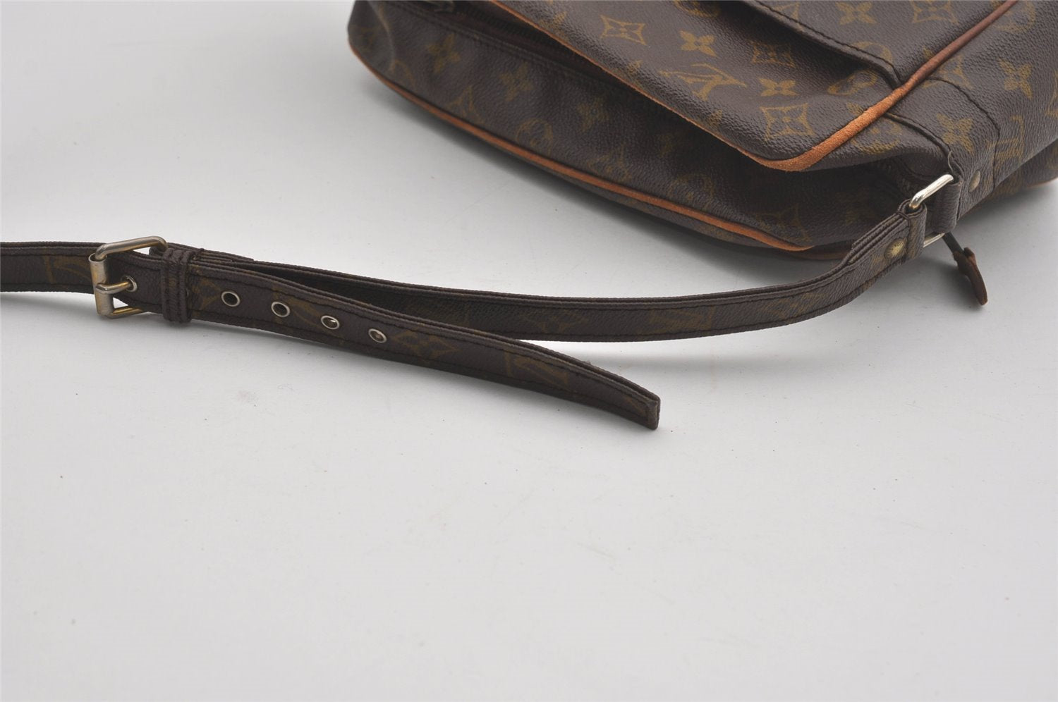 Authentic Louis Vuitton Monogram Nile Shoulder Cross Body Bag Old Model LV 7606I