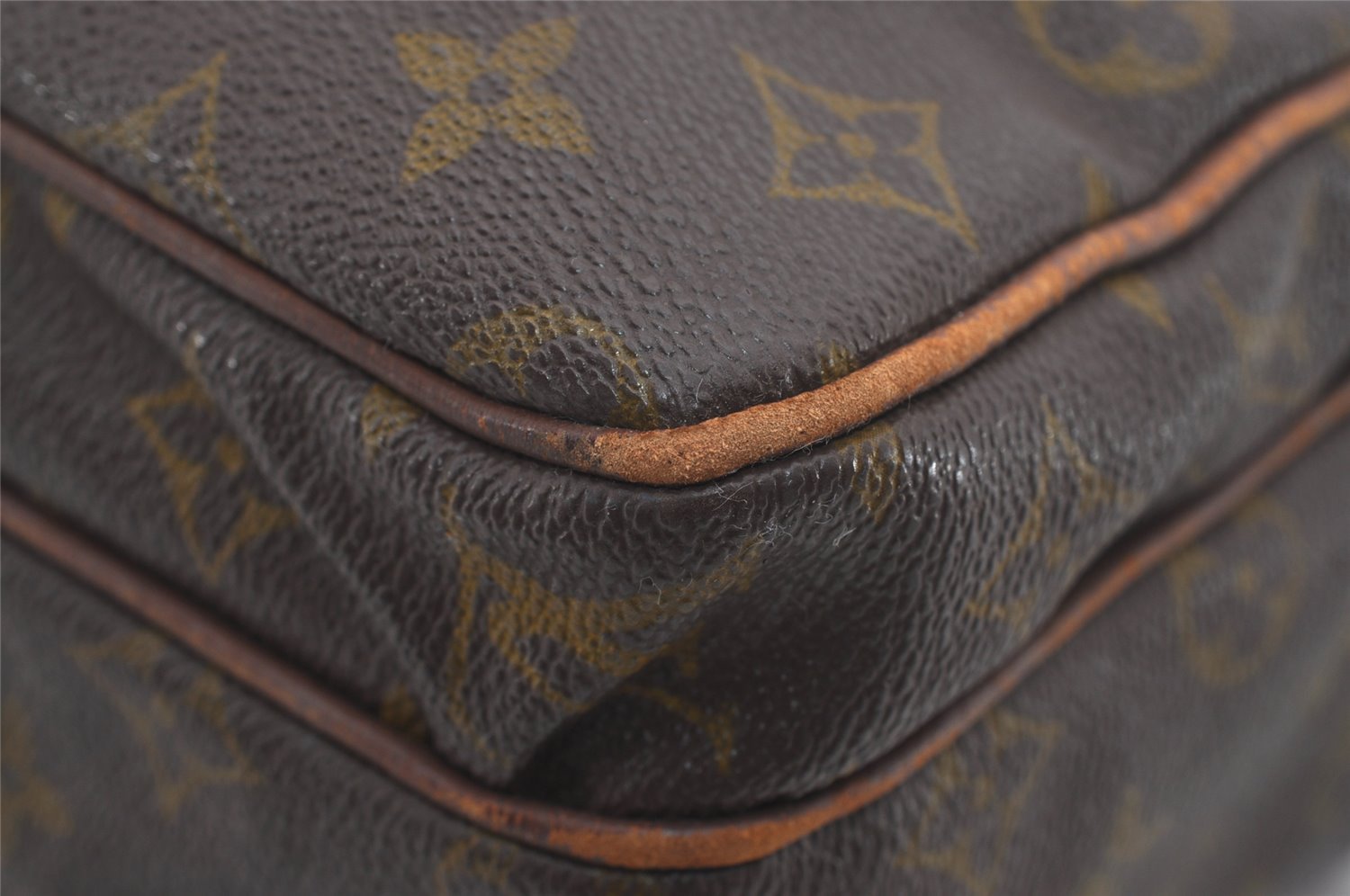 Authentic Louis Vuitton Monogram Nile Shoulder Cross Body Bag Old Model LV 7606I