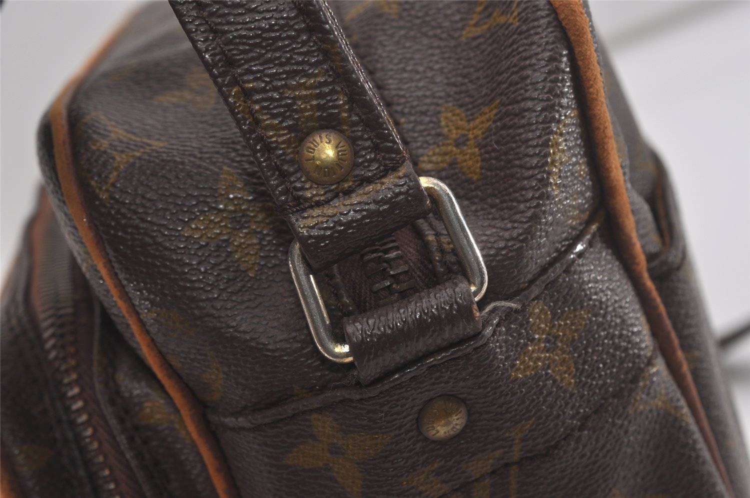 Authentic Louis Vuitton Monogram Nile Shoulder Cross Body Bag Old Model LV 7606I