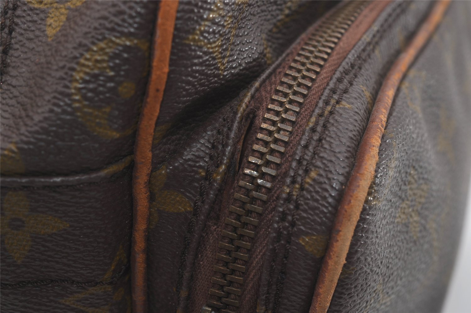 Authentic Louis Vuitton Monogram Nile Shoulder Cross Body Bag Old Model LV 7606I