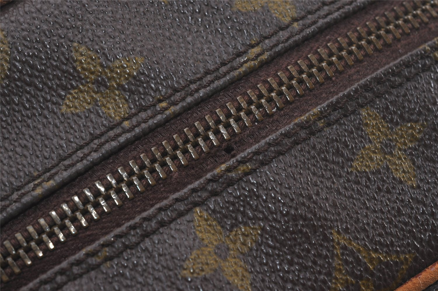 Authentic Louis Vuitton Monogram Nile Shoulder Cross Body Bag Old Model LV 7606I