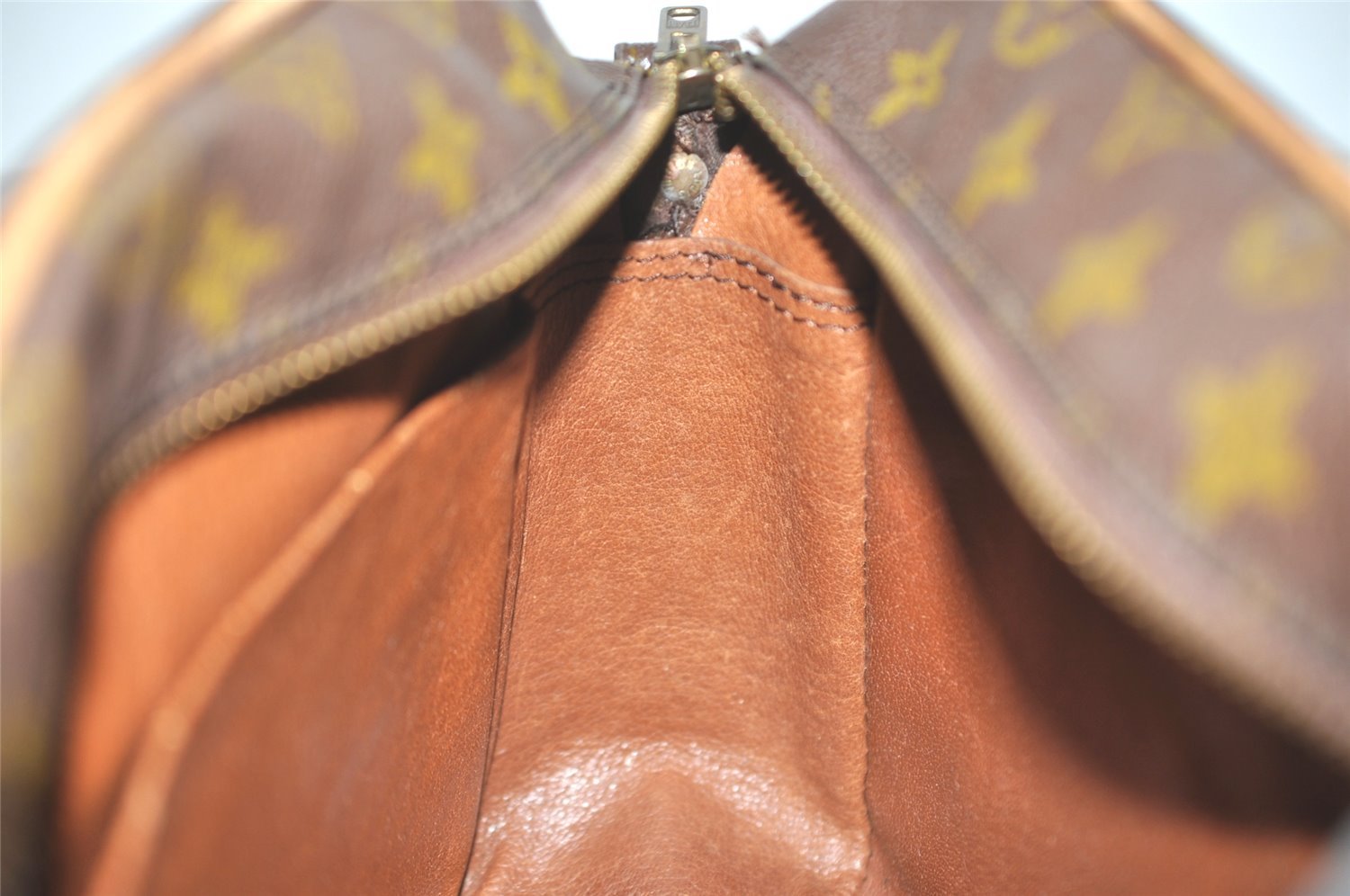 Authentic Louis Vuitton Monogram Nile Shoulder Cross Body Bag Old Model LV 7606I