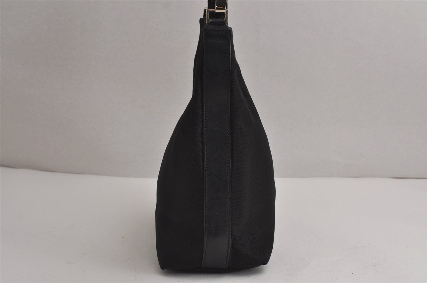 Authentic GUCCI Vintage Shoulder Hand Bag Purse Nylon Leather Black 7609J