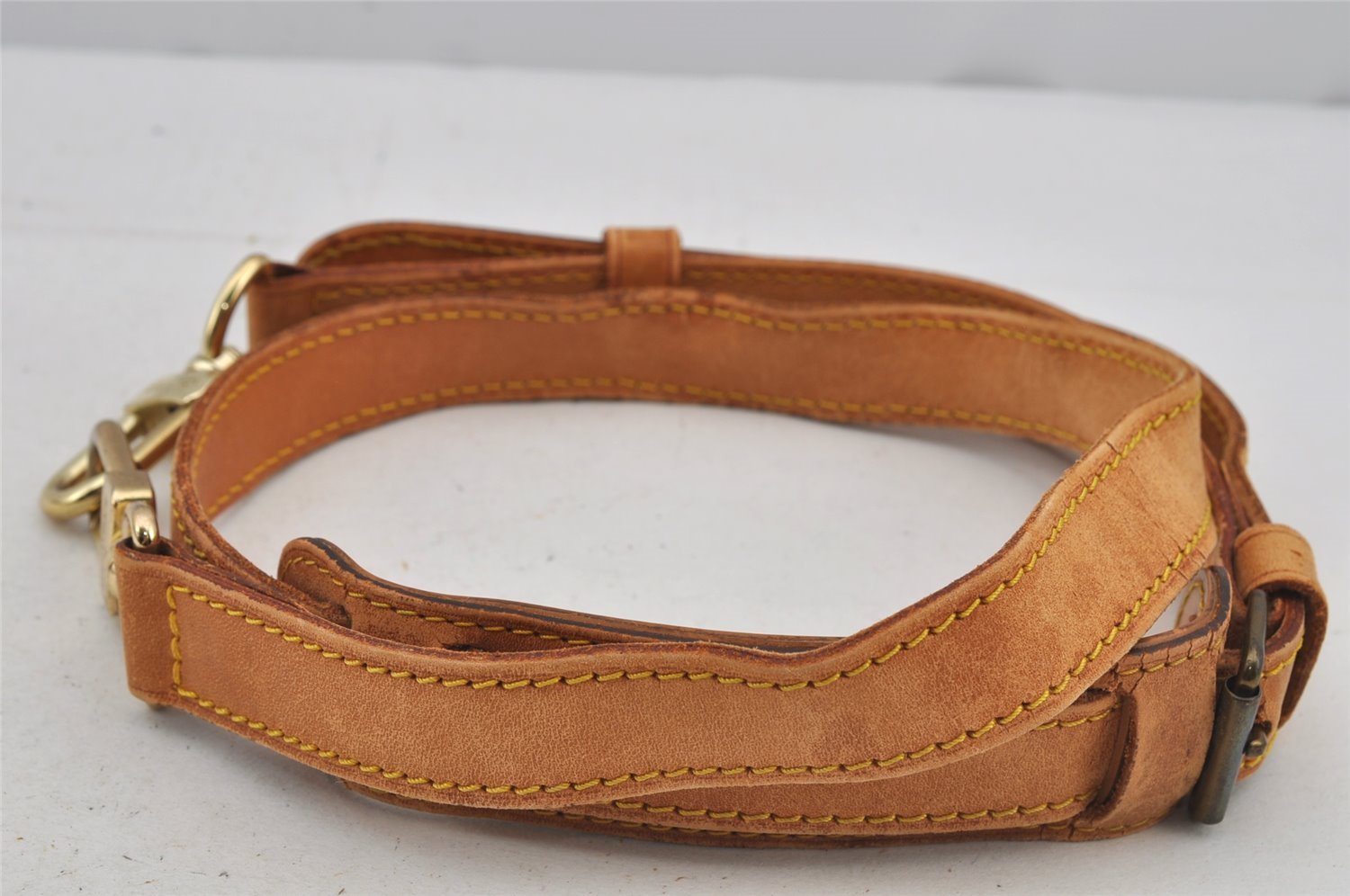 Authentic Louis Vuitton Leather Shoulder Strap Beige 42.3-49