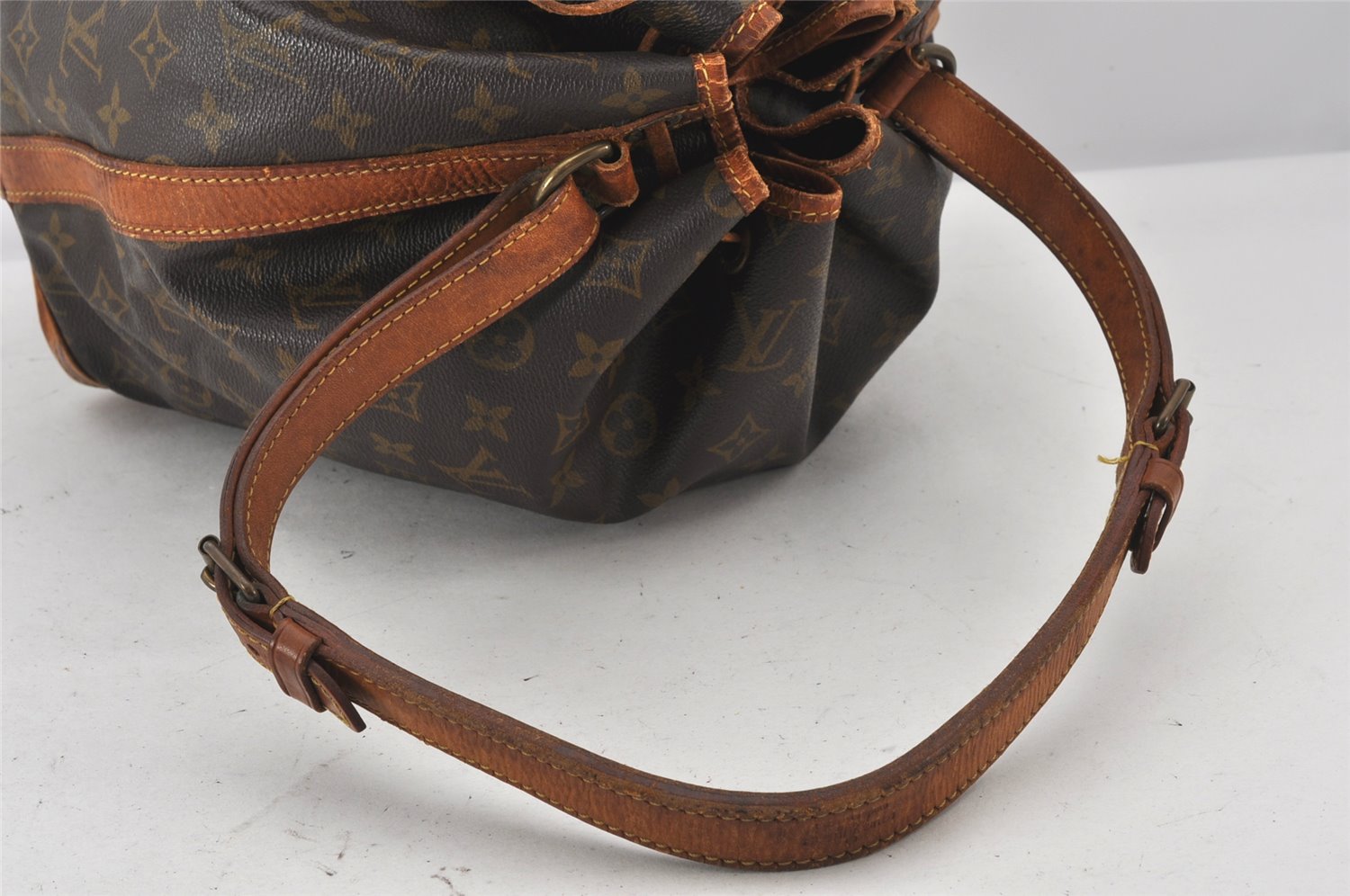 Authentic Louis Vuitton Monogram Noe Shoulder Drawstring Bag M42224 LV 7631K