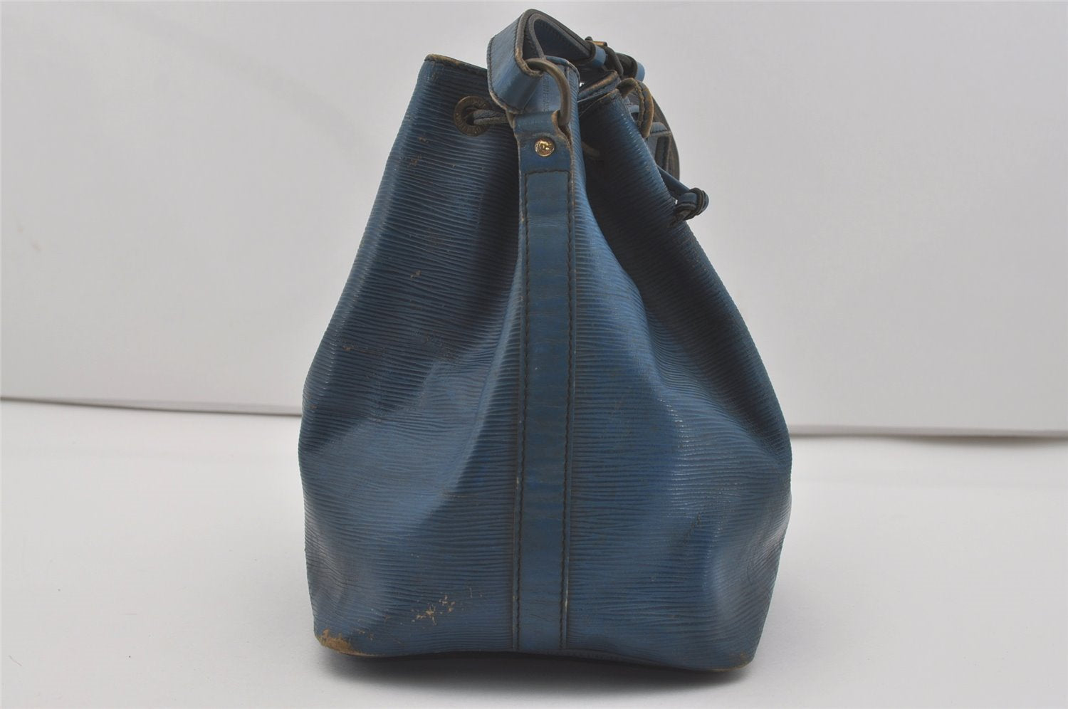 Authentic Louis Vuitton Epi Petit Noe Shoulder Drawstring Bag M44105 Blue 7636I