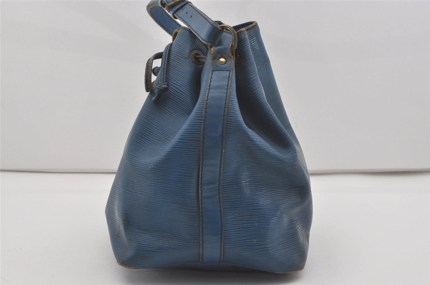 Authentic Louis Vuitton Epi Petit Noe Shoulder Drawstring Bag M44105 Blue 7636I