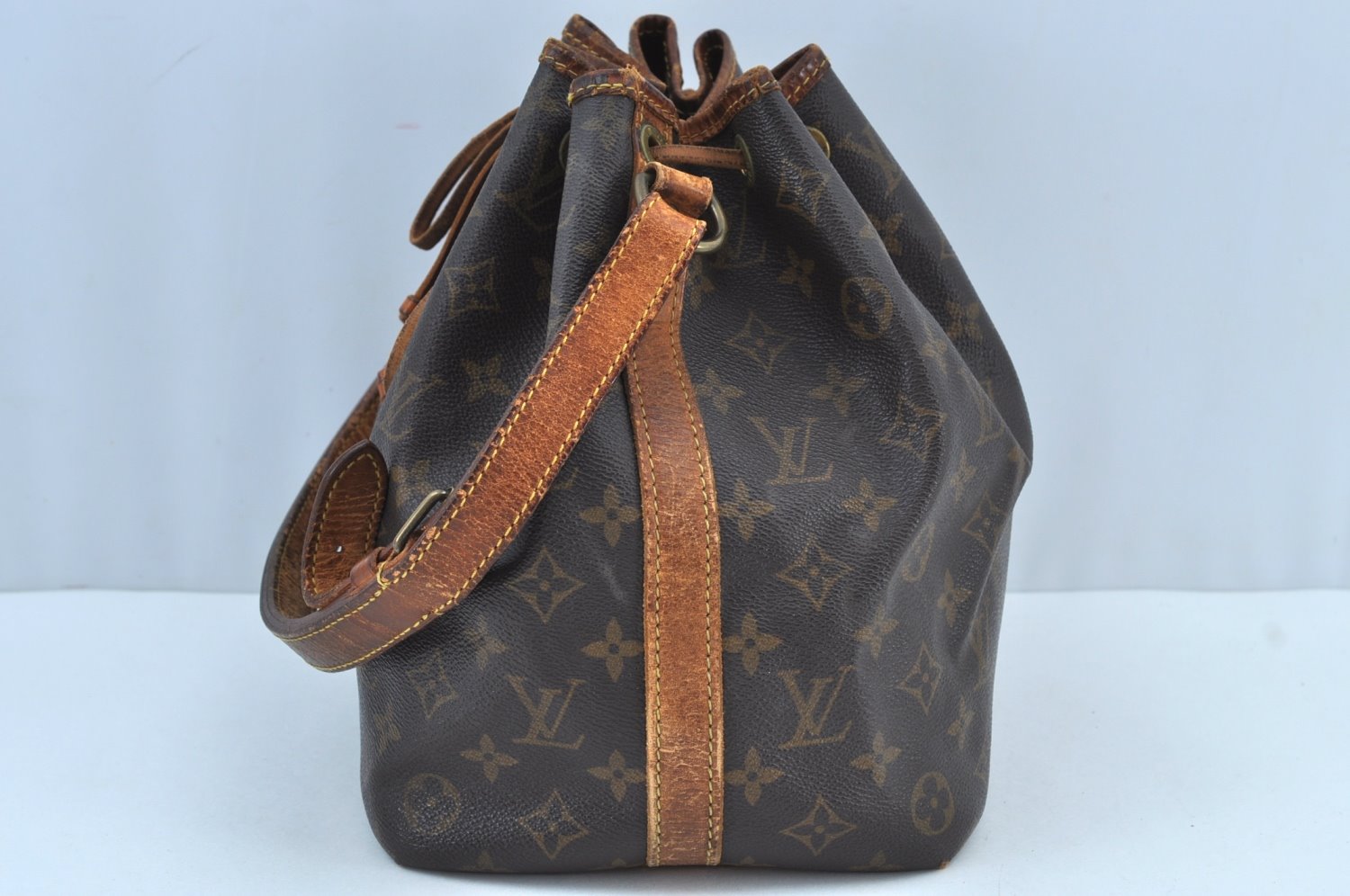 Authentic Louis Vuitton Monogram Petit Noe M42226 Shoulder Drawstring Bag 7637H