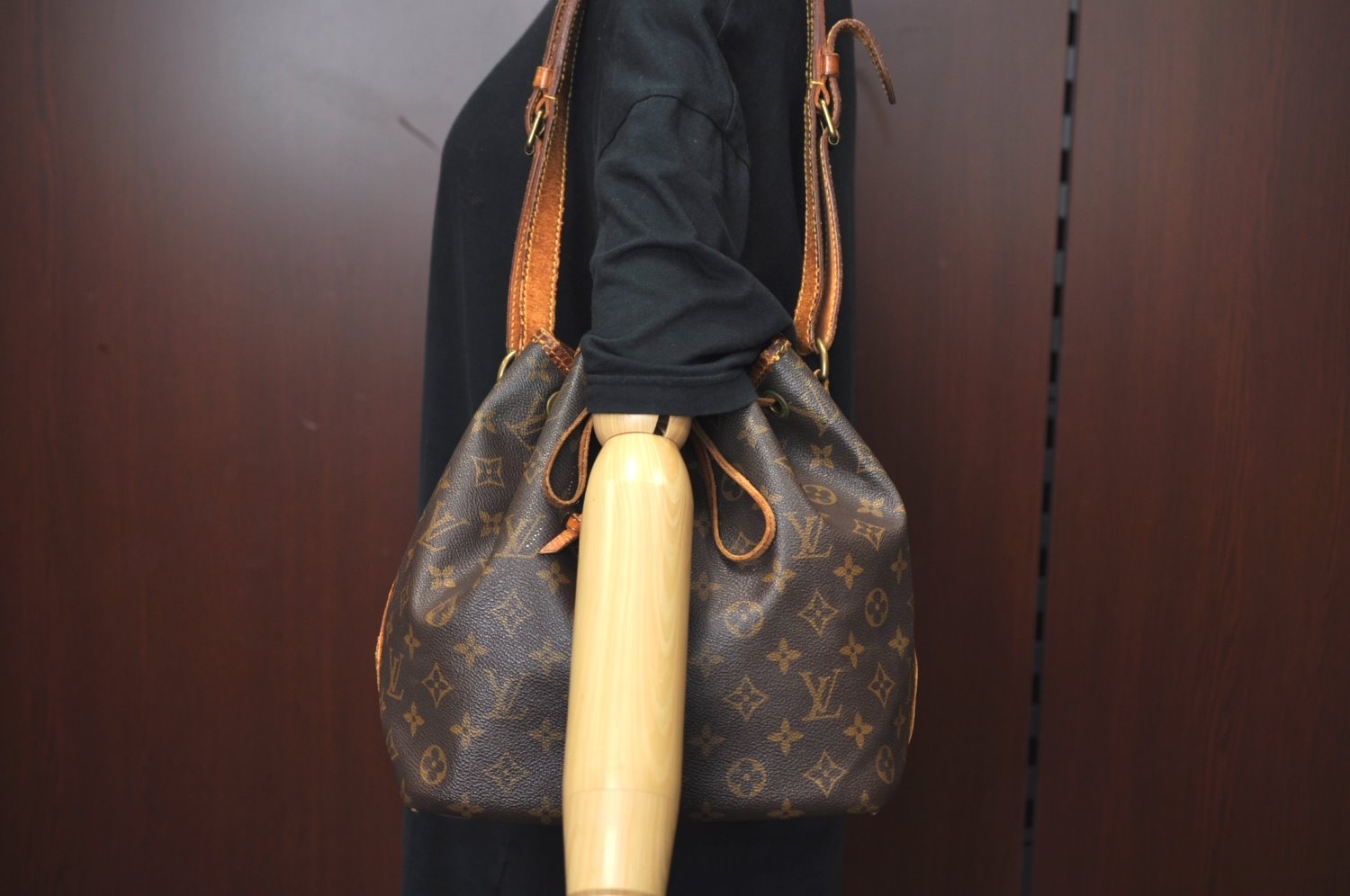 Authentic Louis Vuitton Monogram Petit Noe M42226 Shoulder Drawstring Bag 7637H