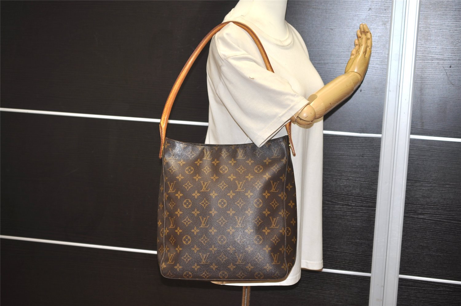 Authentic Louis Vuitton Monogram Looping GM Shoulder Bag M51145 LV 7640J