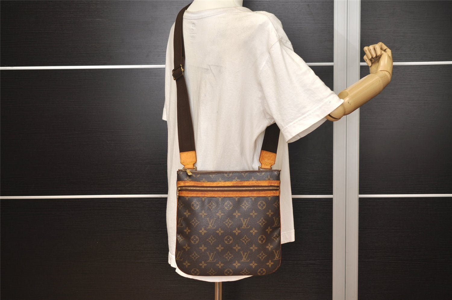 Auth Louis Vuitton Monogram Pochette Bosphore Shoulder Cross Bag M40044 LV 7642J