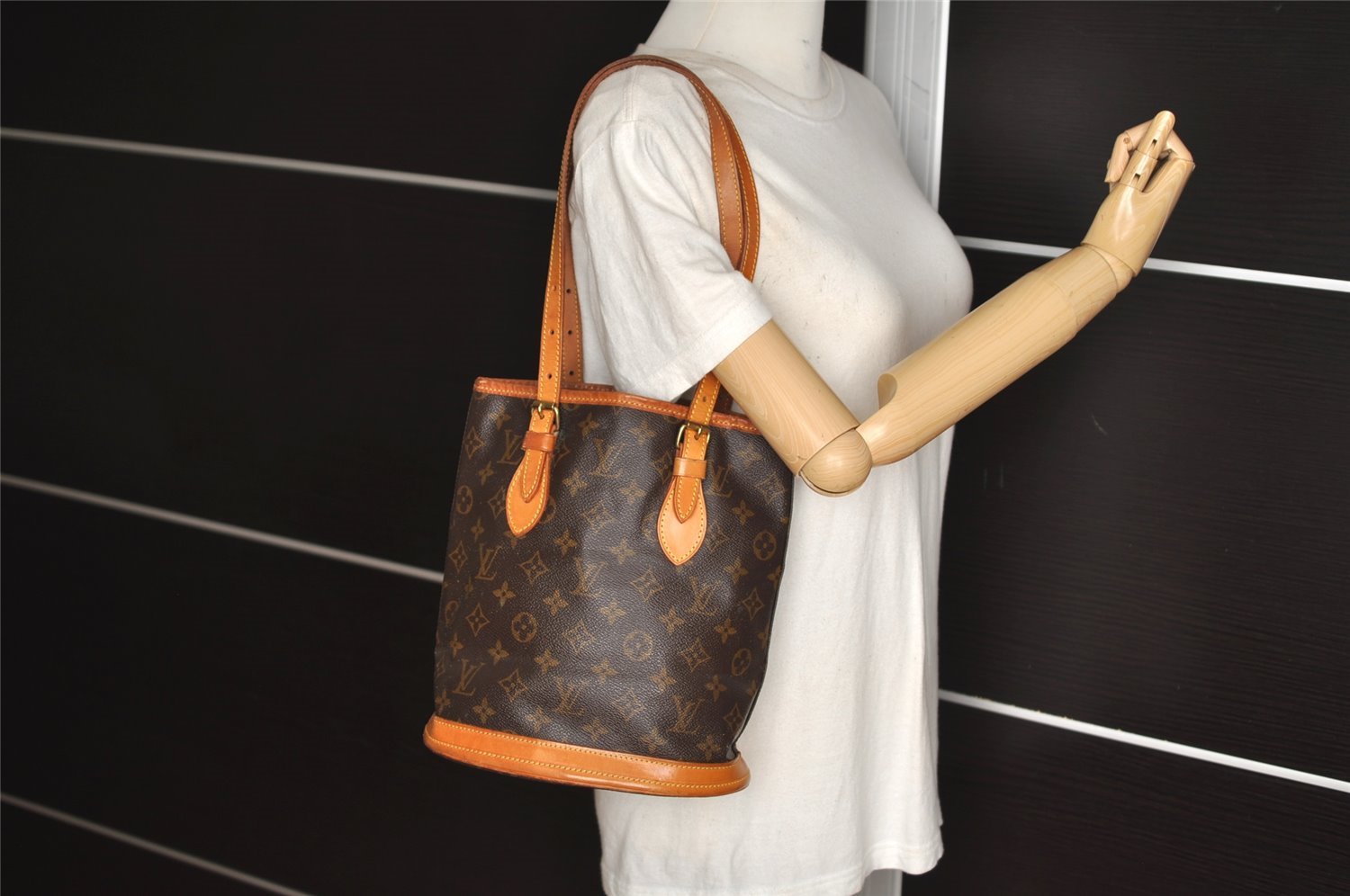 Authentic Louis Vuitton Monogram Bucket PM Shoulder Tote Bag M42238 Junk 7658J