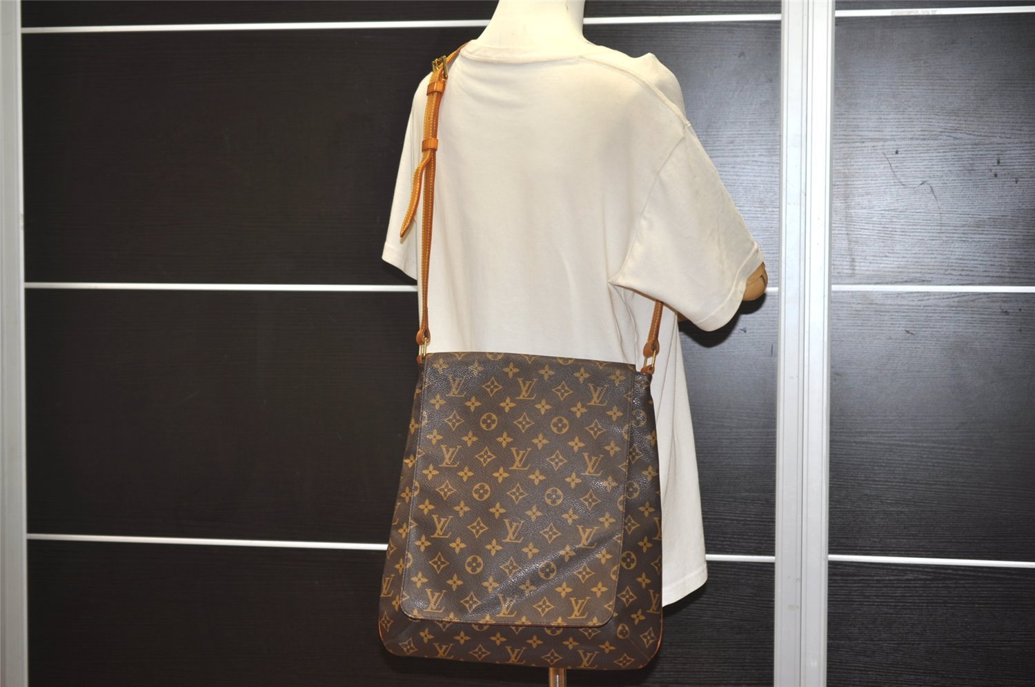Authentic Louis Vuitton Monogram Musette Shoulder Cross Body Bag M51256 LV 7675J