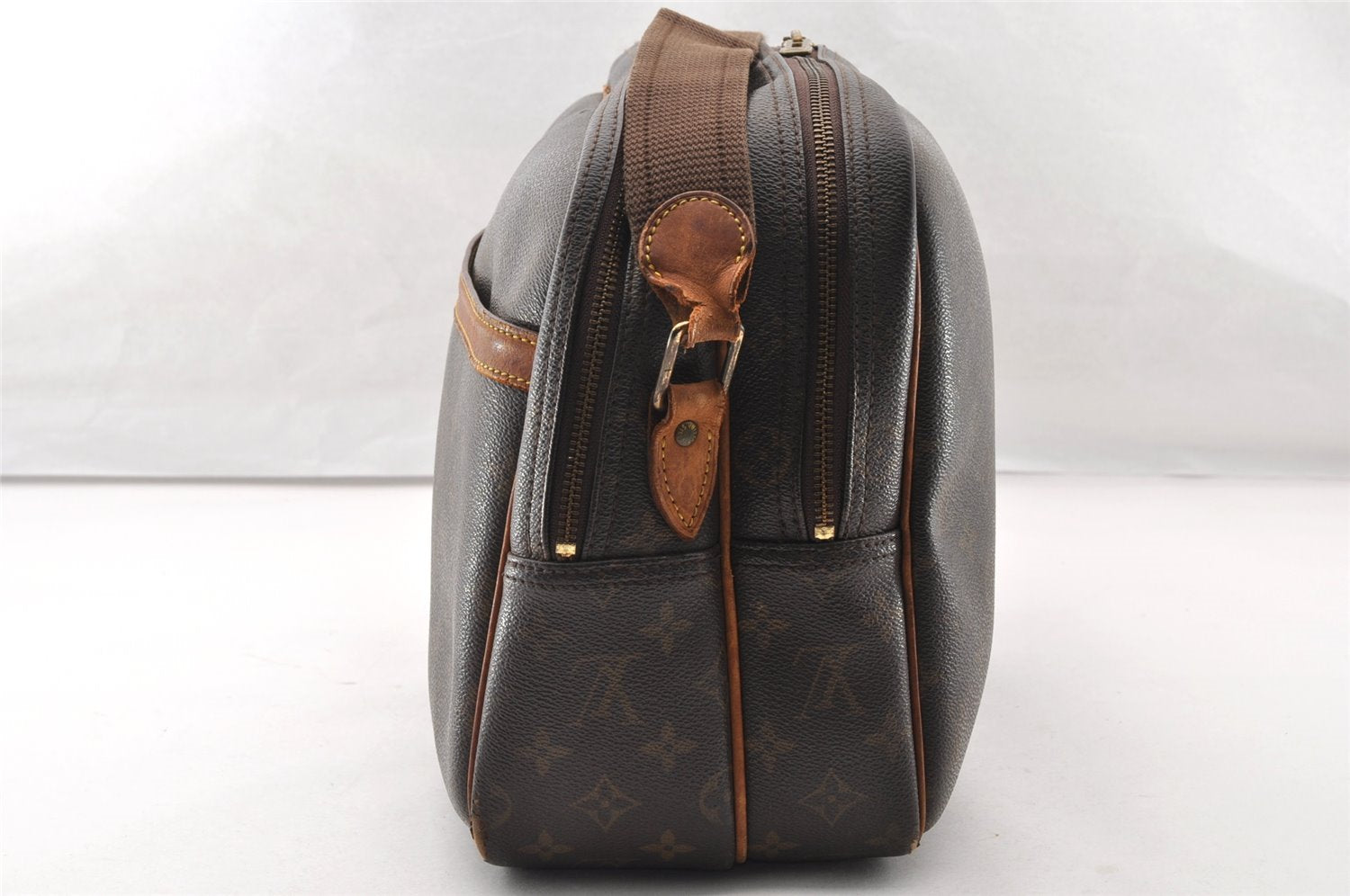 Authentic Louis Vuitton Monogram Reporter GM Shoulder Cross Bag M45252 LV 7681I