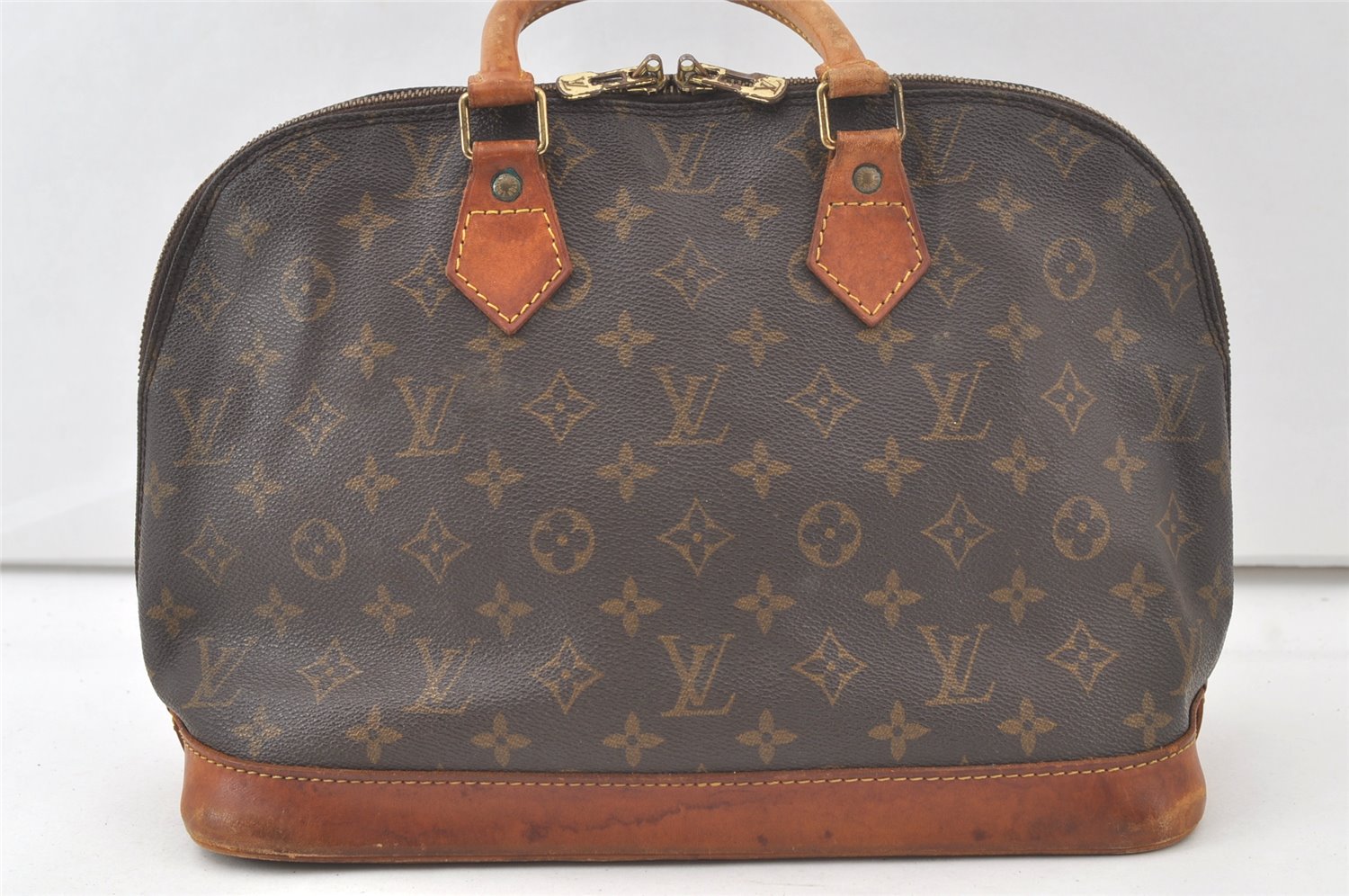 Authentic Louis Vuitton Monogram Alma Hand Bag Purse M51130 LV 7681K