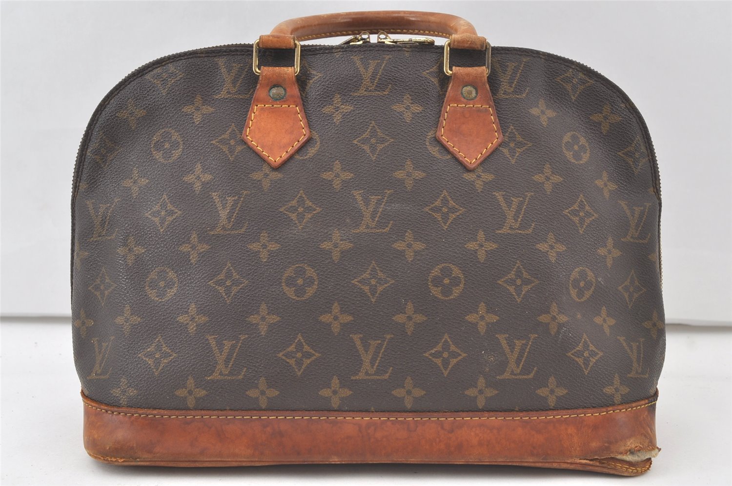 Authentic Louis Vuitton Monogram Alma Hand Bag Purse M51130 LV 7681K