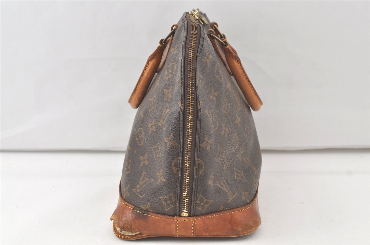 Authentic Louis Vuitton Monogram Alma Hand Bag Purse M51130 LV 7681K