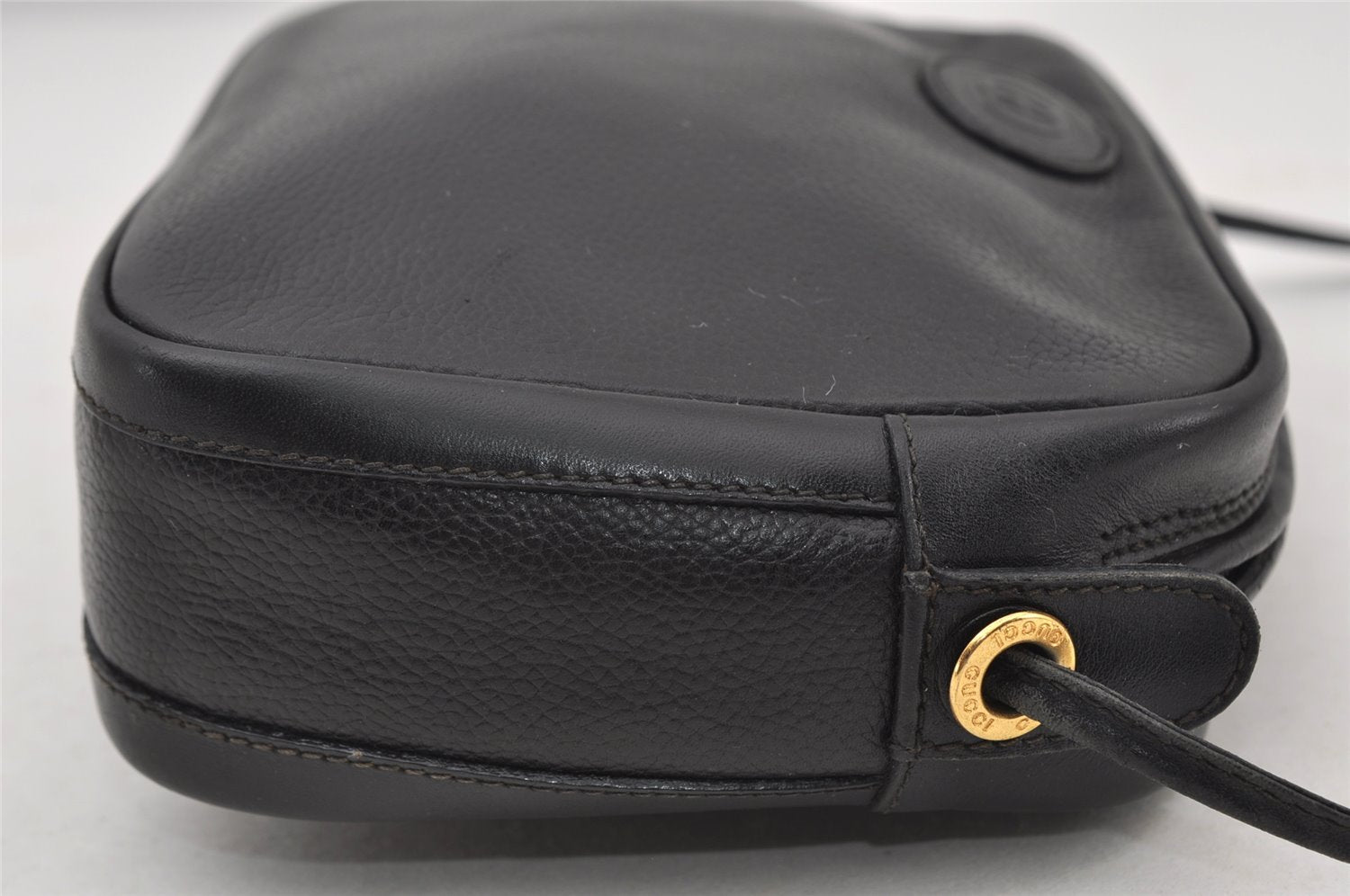 Authentic GUCCI Vintage Shoulder Cross Body Bag Purse Leather Black 7690I