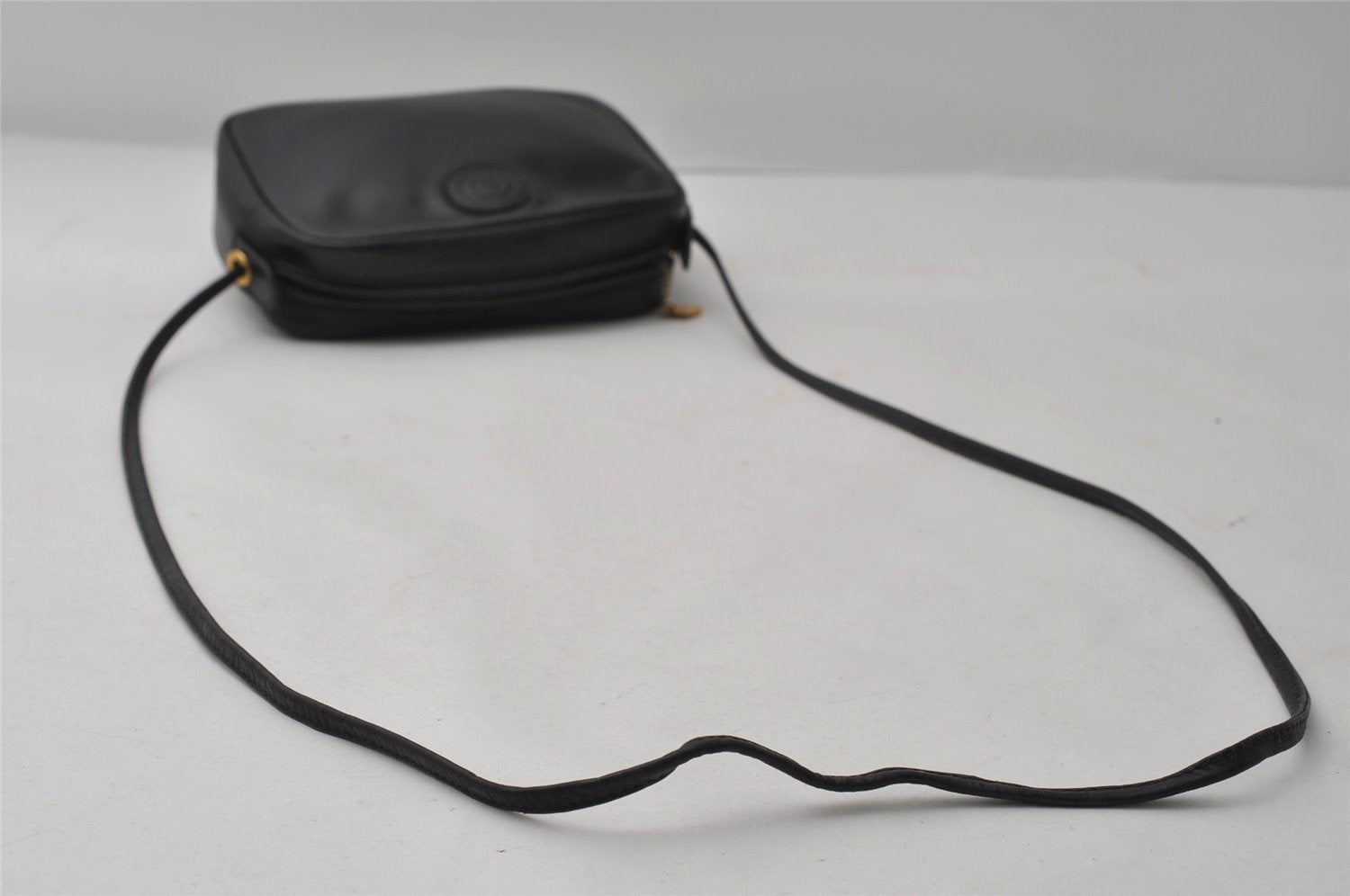 Authentic GUCCI Vintage Shoulder Cross Body Bag Purse Leather Black 7690I