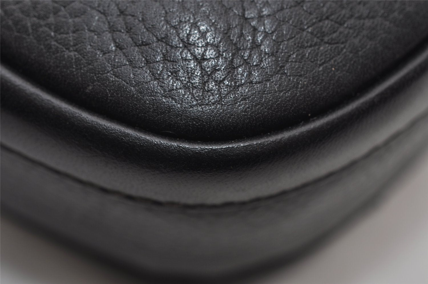 Authentic GUCCI Vintage Shoulder Cross Body Bag Purse Leather Black 7690I