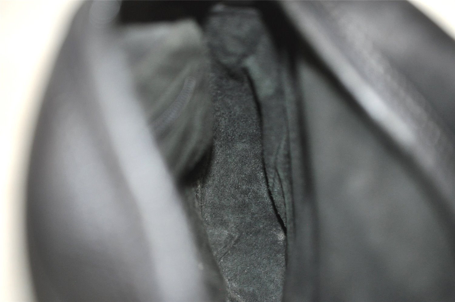 Authentic GUCCI Vintage Shoulder Cross Body Bag Purse Leather Black 7690I