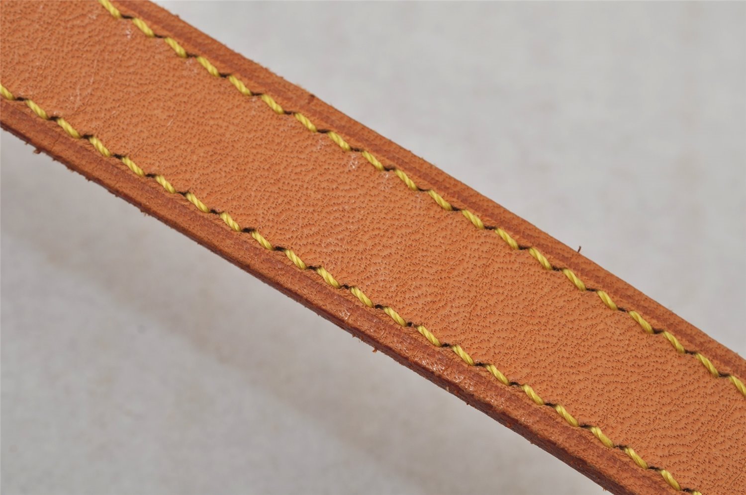 Authentic Louis Vuitton Leather Shoulder Strap Beige 39.2
