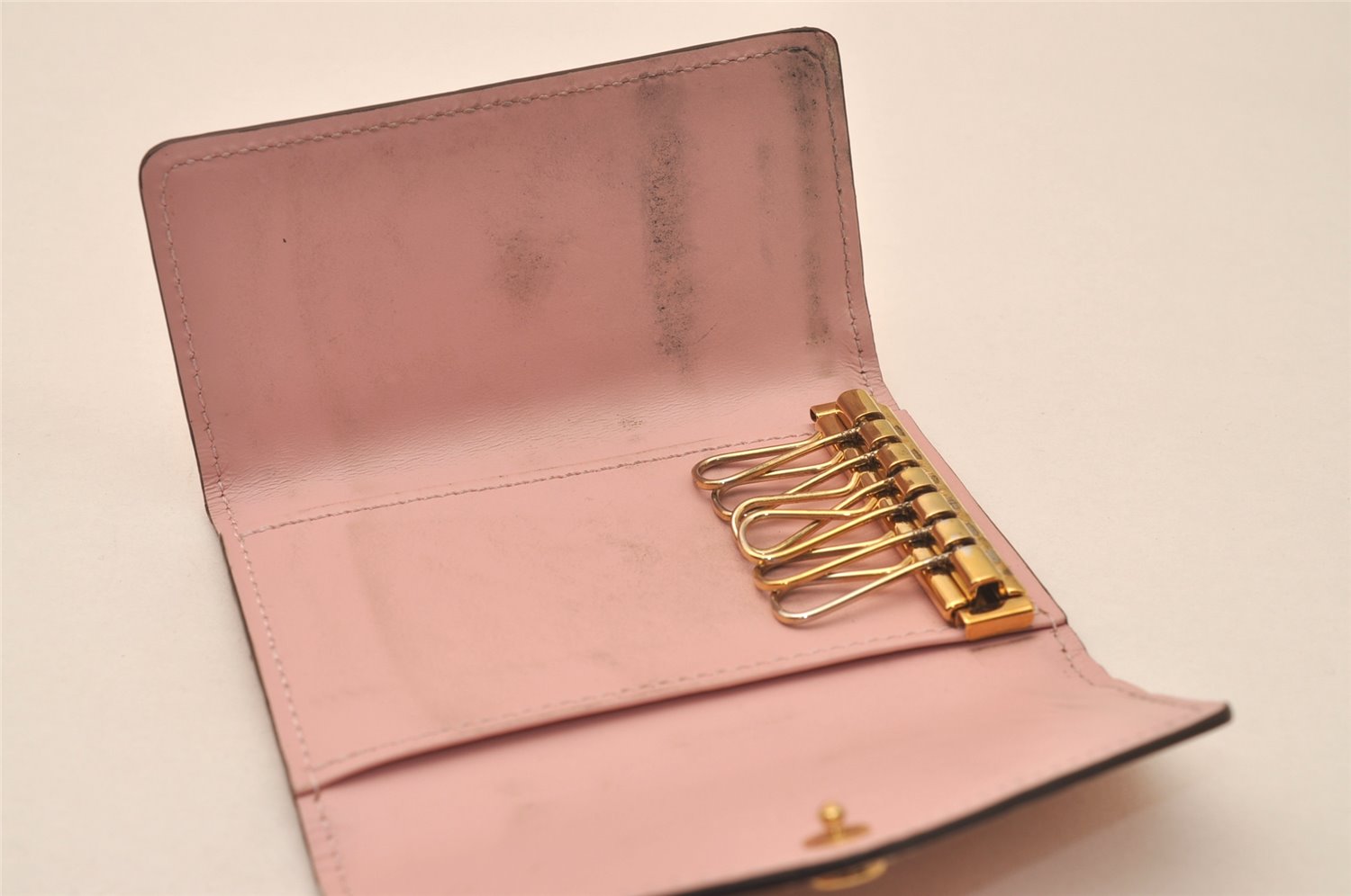 Authentic Louis Vuitton Vernis Multicles 6 Hooks Key Case Pink M61233 LV 7698J