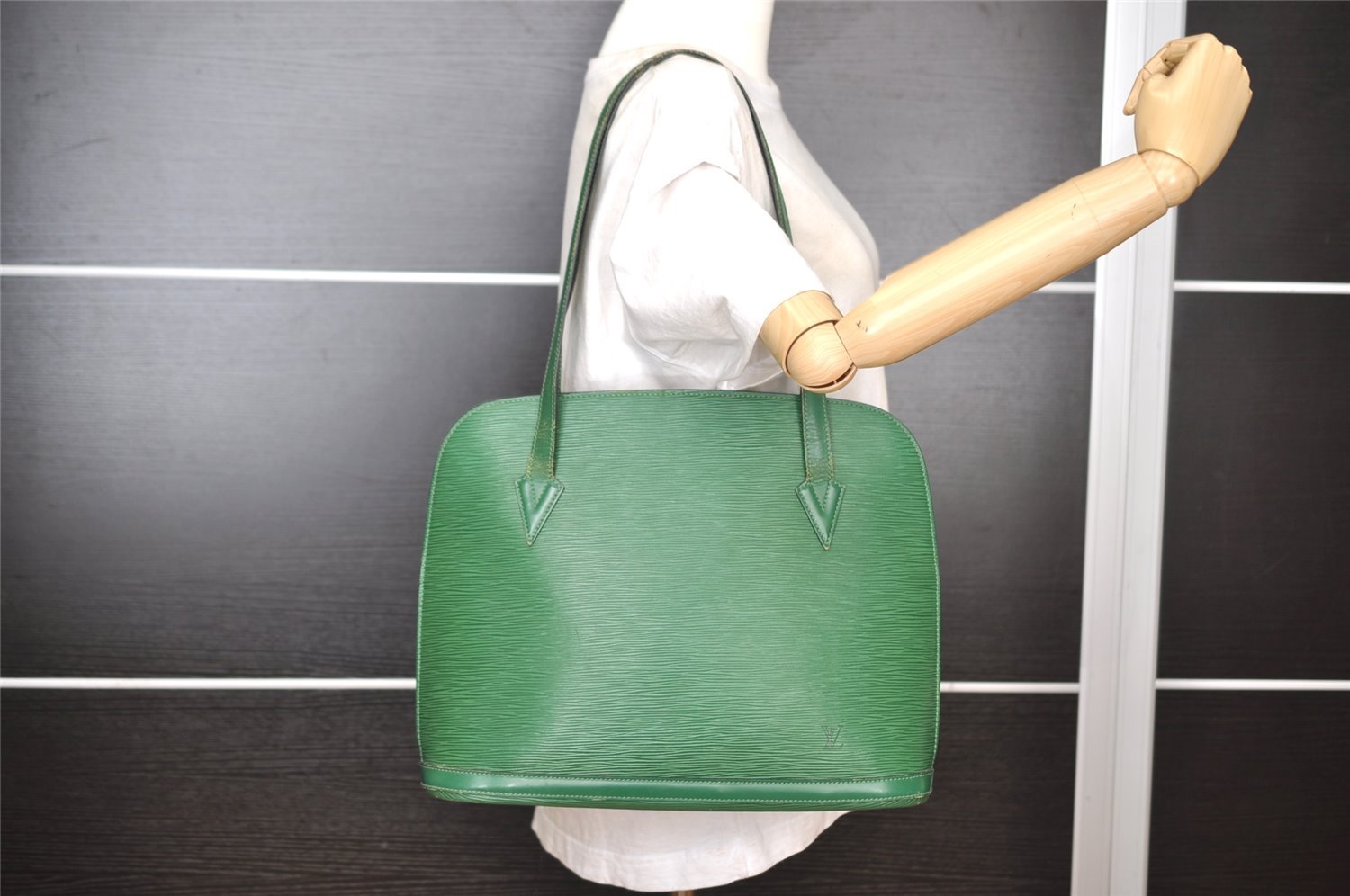 Authentic Louis Vuitton Epi Lussac Shoulder Tote Bag Green M52284 LV 7702I