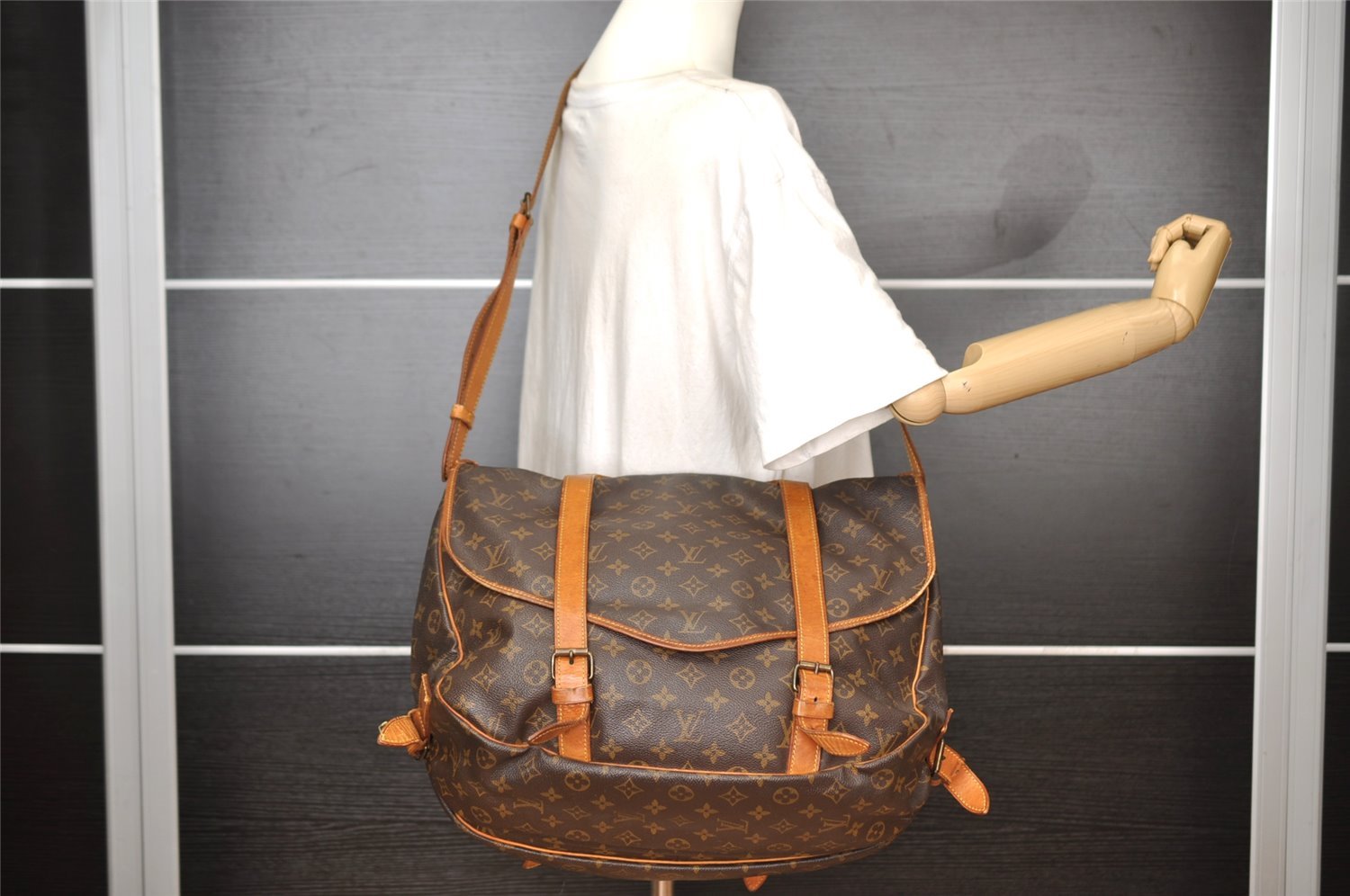 Authentic Louis Vuitton Monogram Saumur 43 Shoulder Cross Bag M42252 LV 7719I