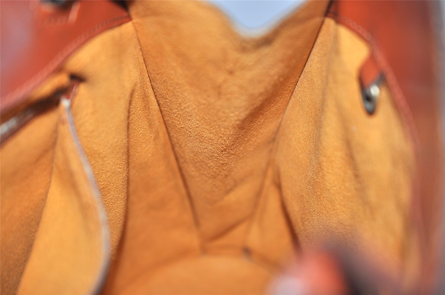 Authentic Louis Vuitton Epi Cluny Shoulder Bag Purse Brown M52253 LV 7726I